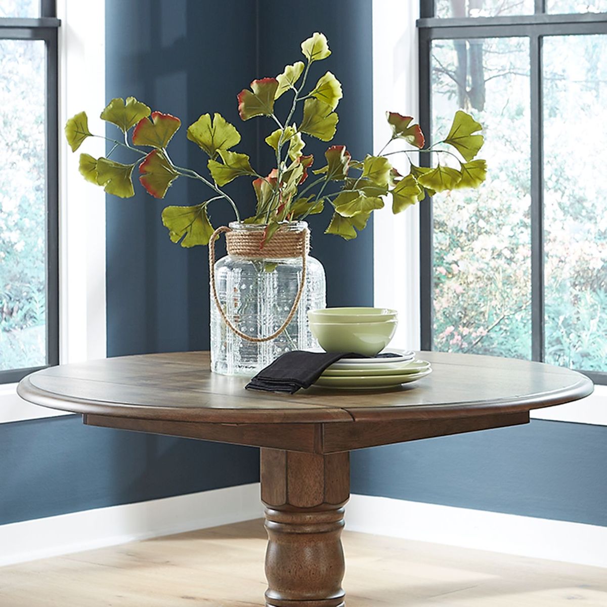 Liberty Furniture Carolina Crossing Round Table in Antique Honey