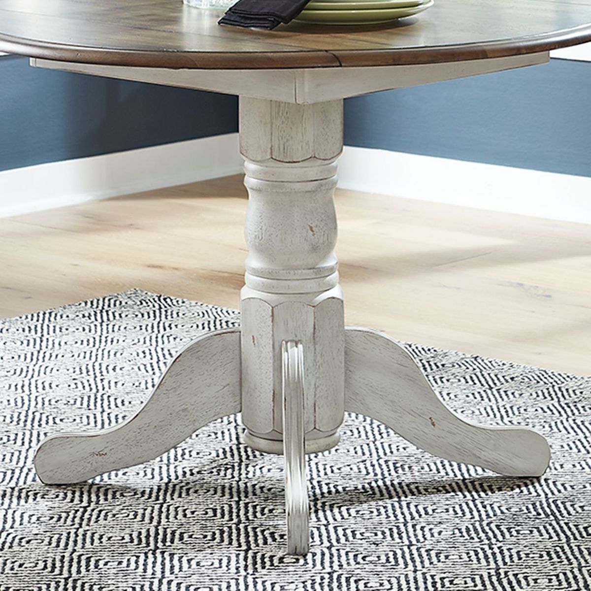 Liberty Furniture Carolina Crossing Round Table in White image