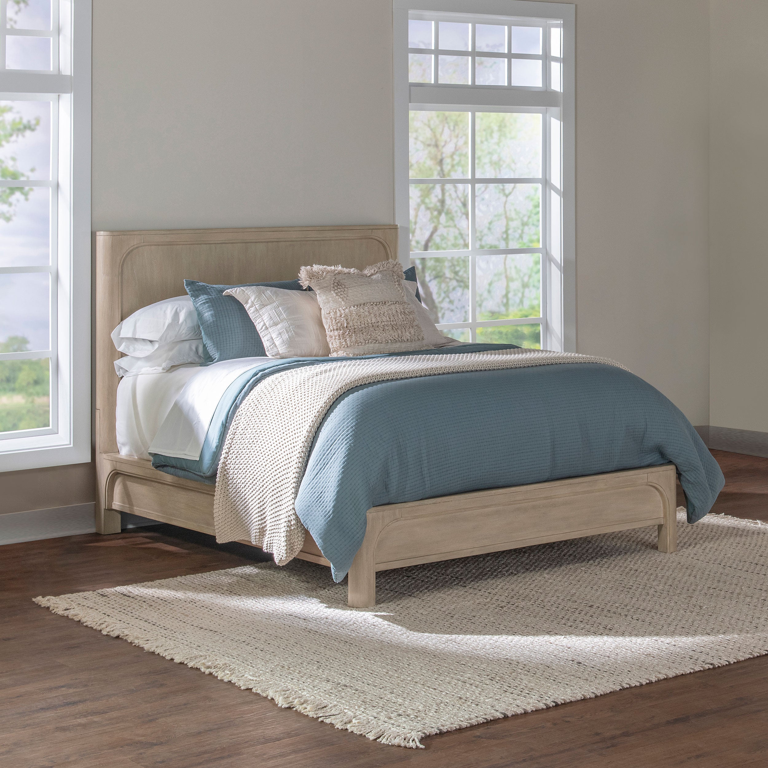 Solano Panel Platform Bed - Luxury Home Furniture (MI)