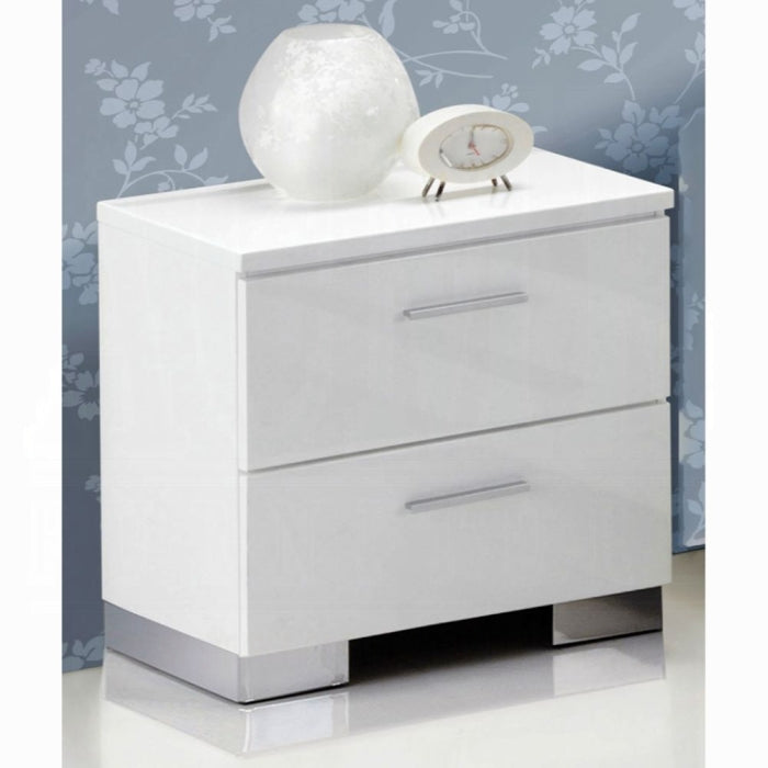 Lorimar Nightstand - Luxury Home Furniture (MI)