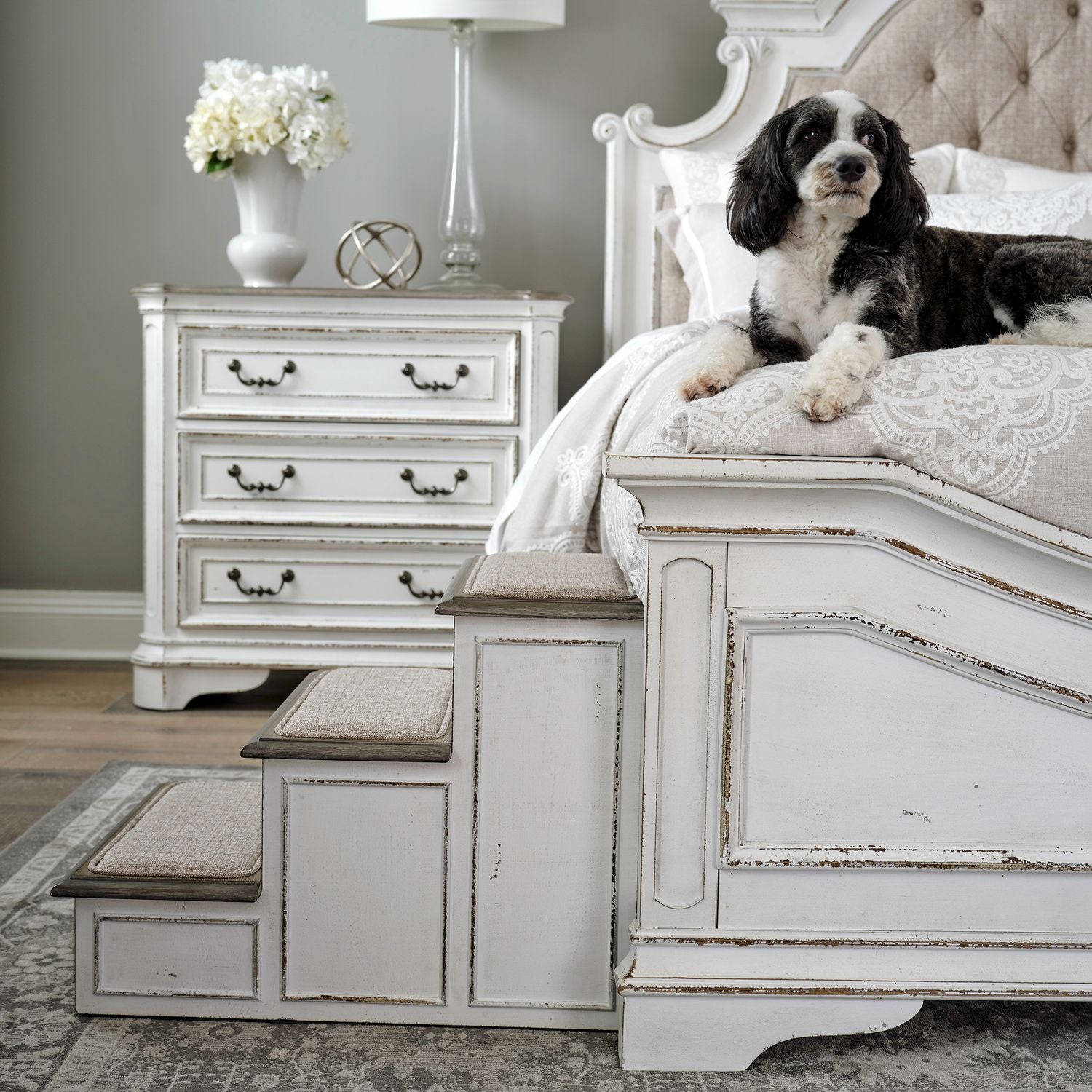 Magnolia Manor Pet Steps in Antique White - Luxury Home Furniture (MI)