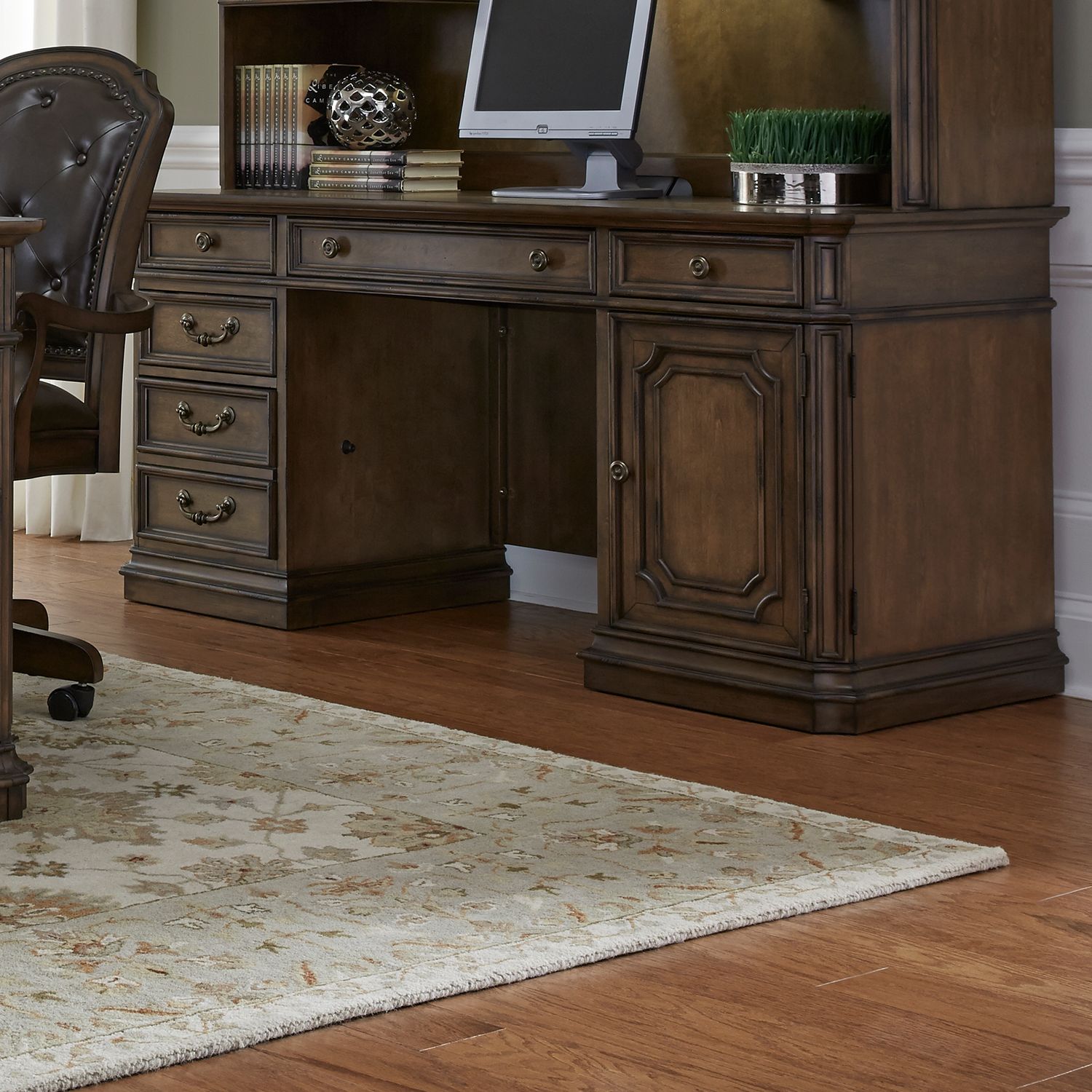 Amelia Credenza image