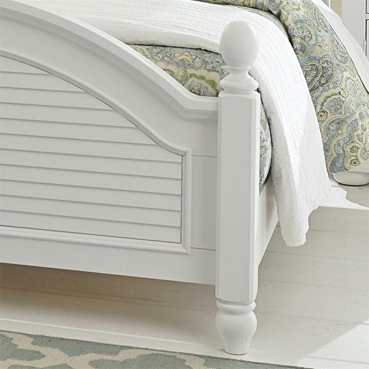 Liberty Furniture Summer House King Poster Bed in Oyster White - Luxury Home Furniture (MI)