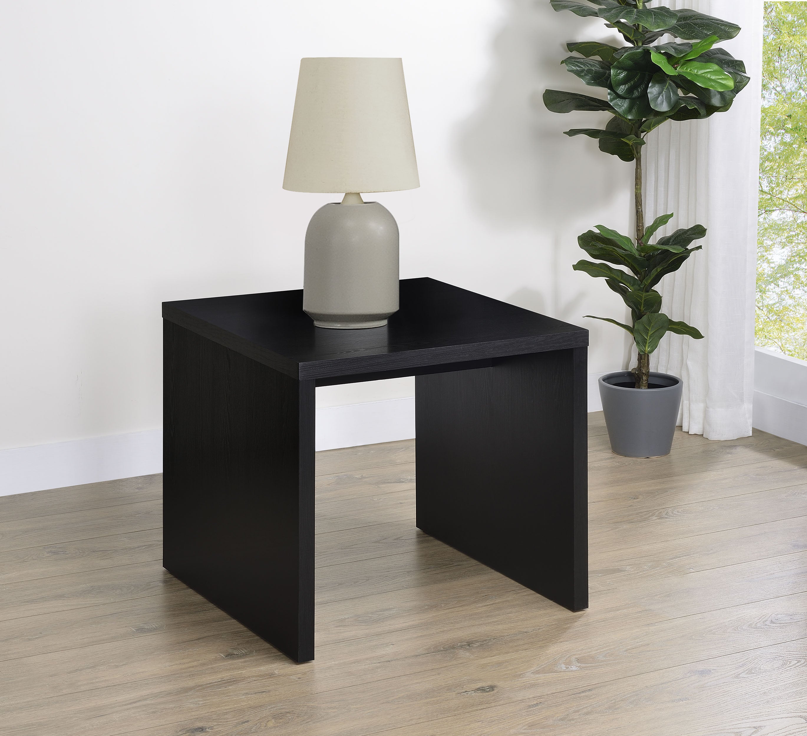 Knapp End Table - Luxury Home Furniture (MI)