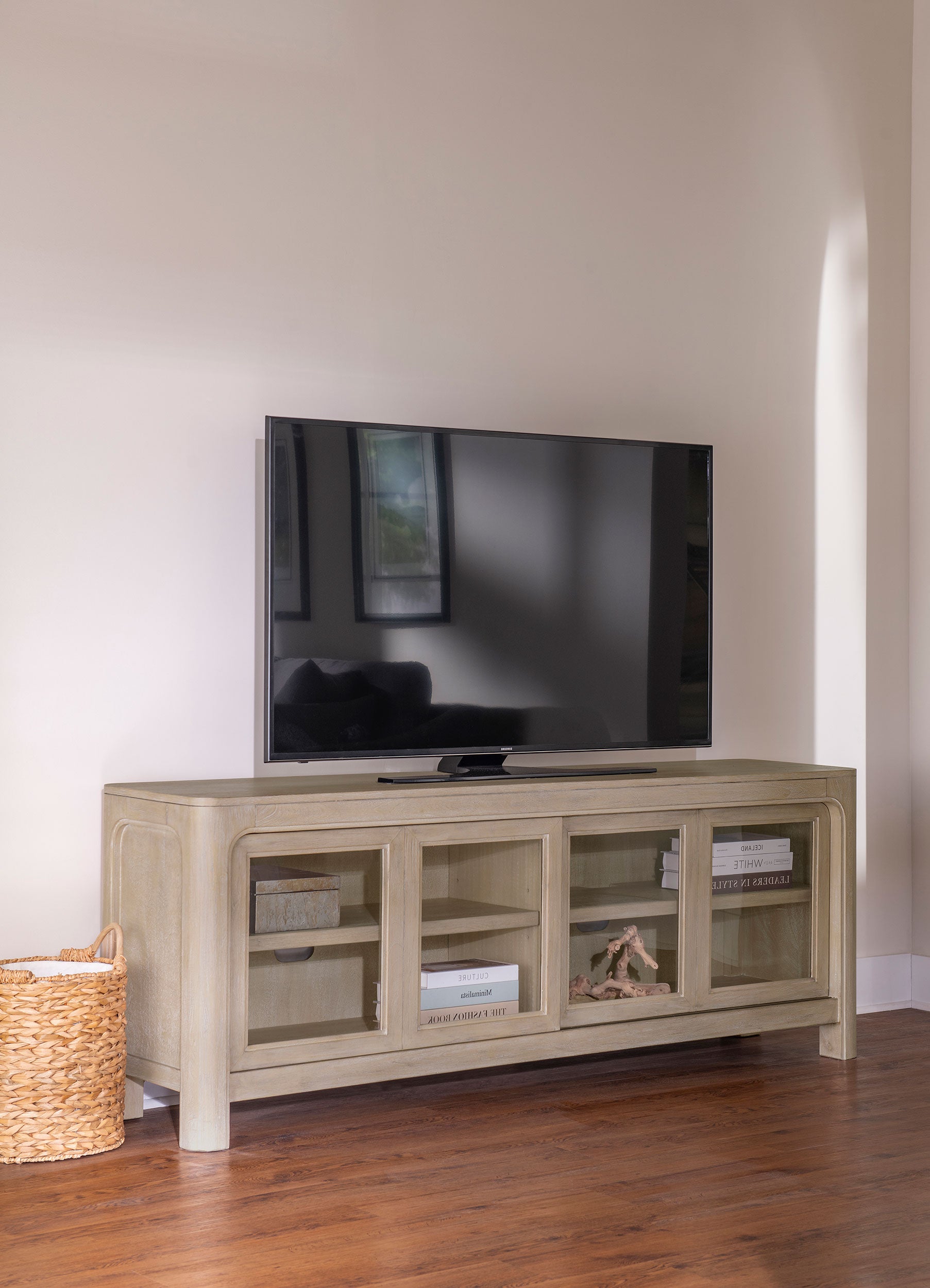 Solano TV Stand - Luxury Home Furniture (MI)