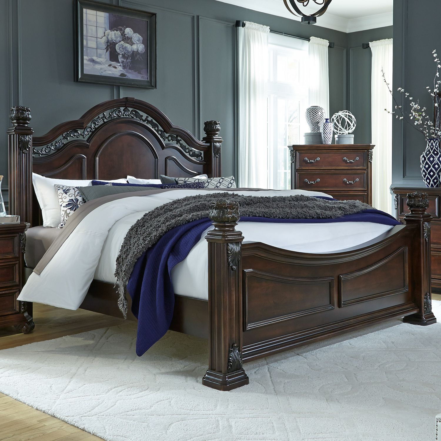 Messina Estates Queen Poster Bed image