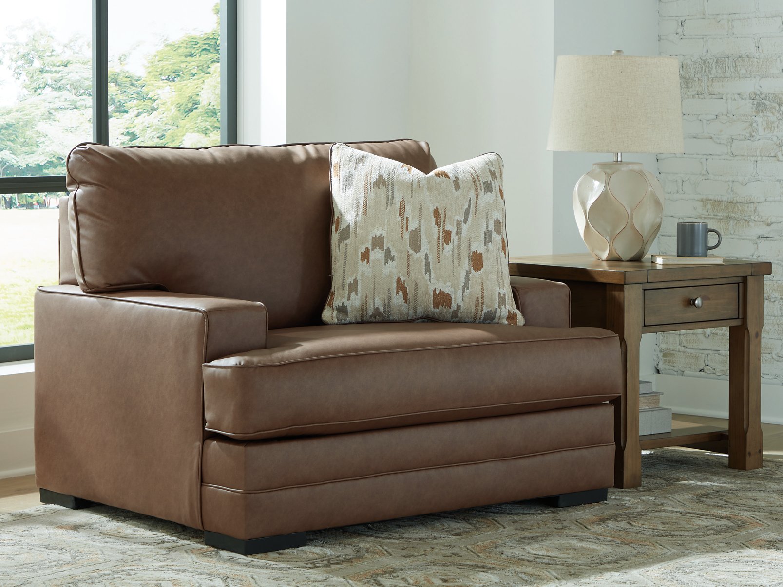 VillaCourt Oversized Chair - Luxury Home Furniture (MI)