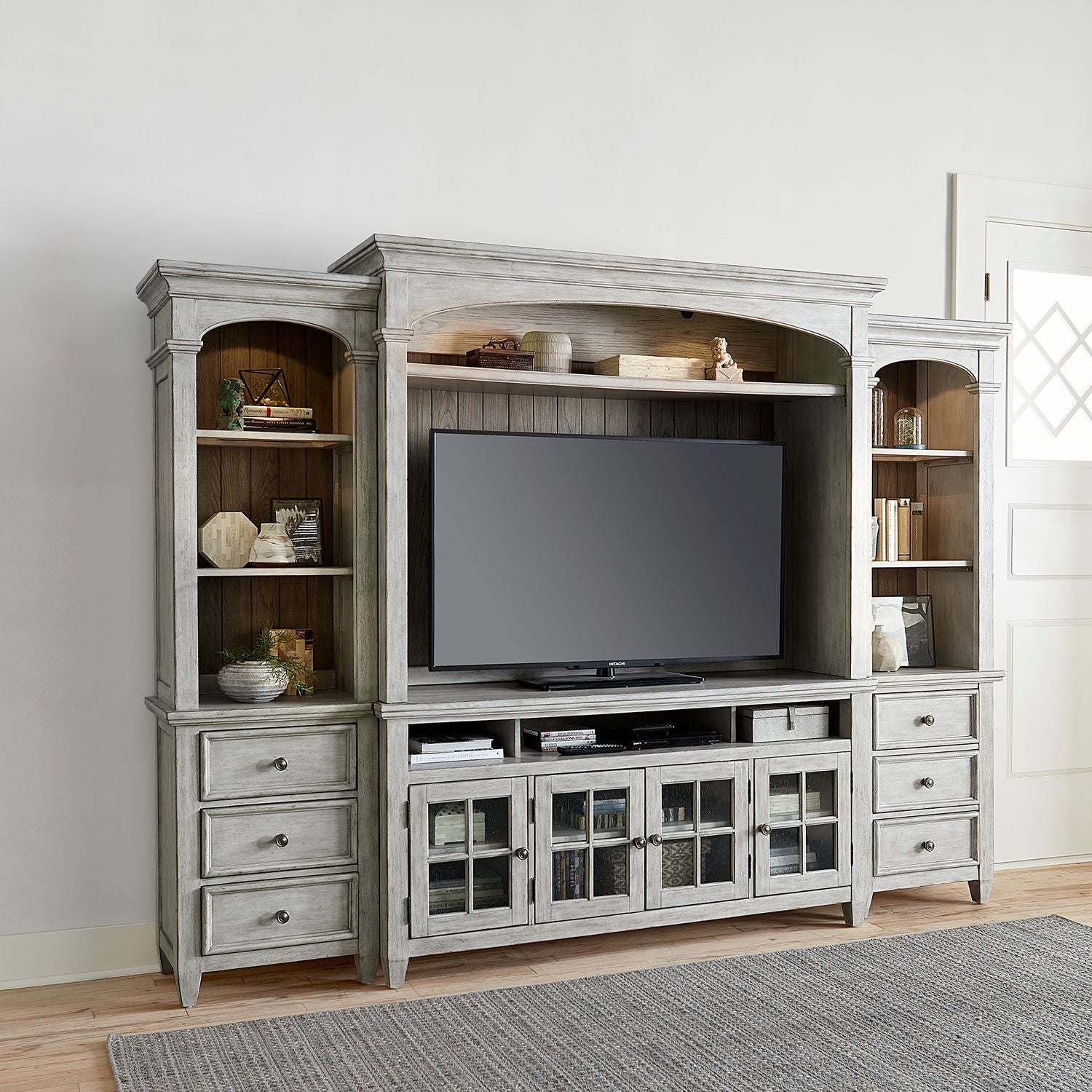 Heartland Entertainment Center with Piers image