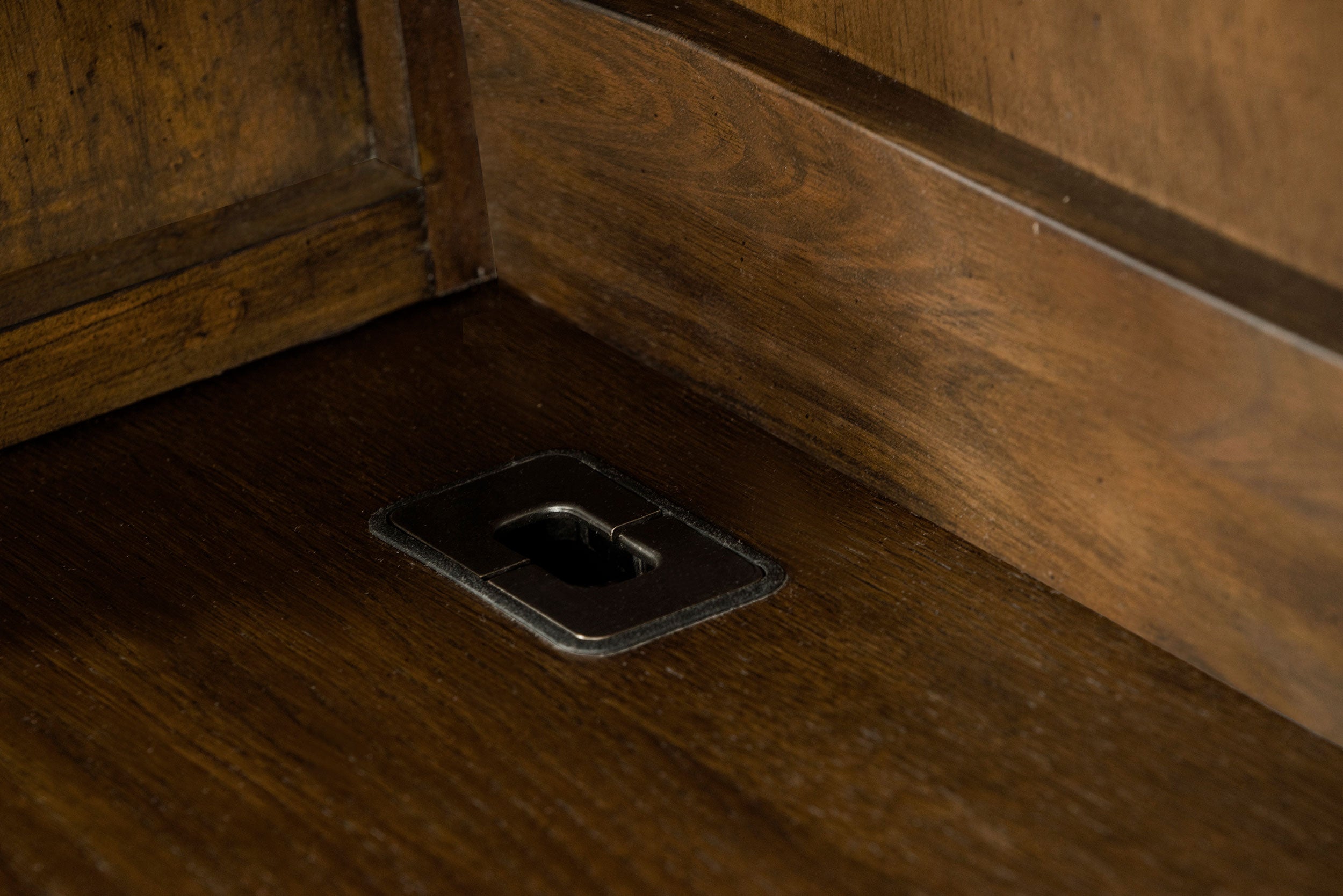 Hartshill Credenza Desk with Hutch - Luxury Home Furniture (MI)