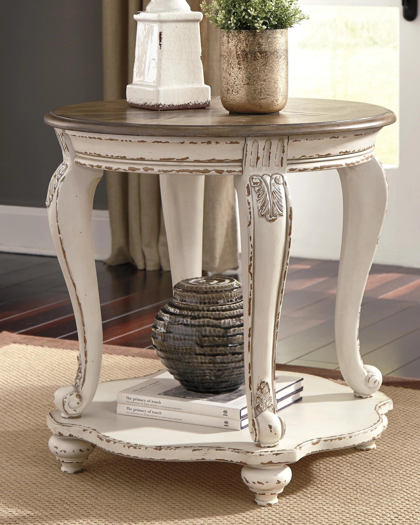 Realyn Table Set