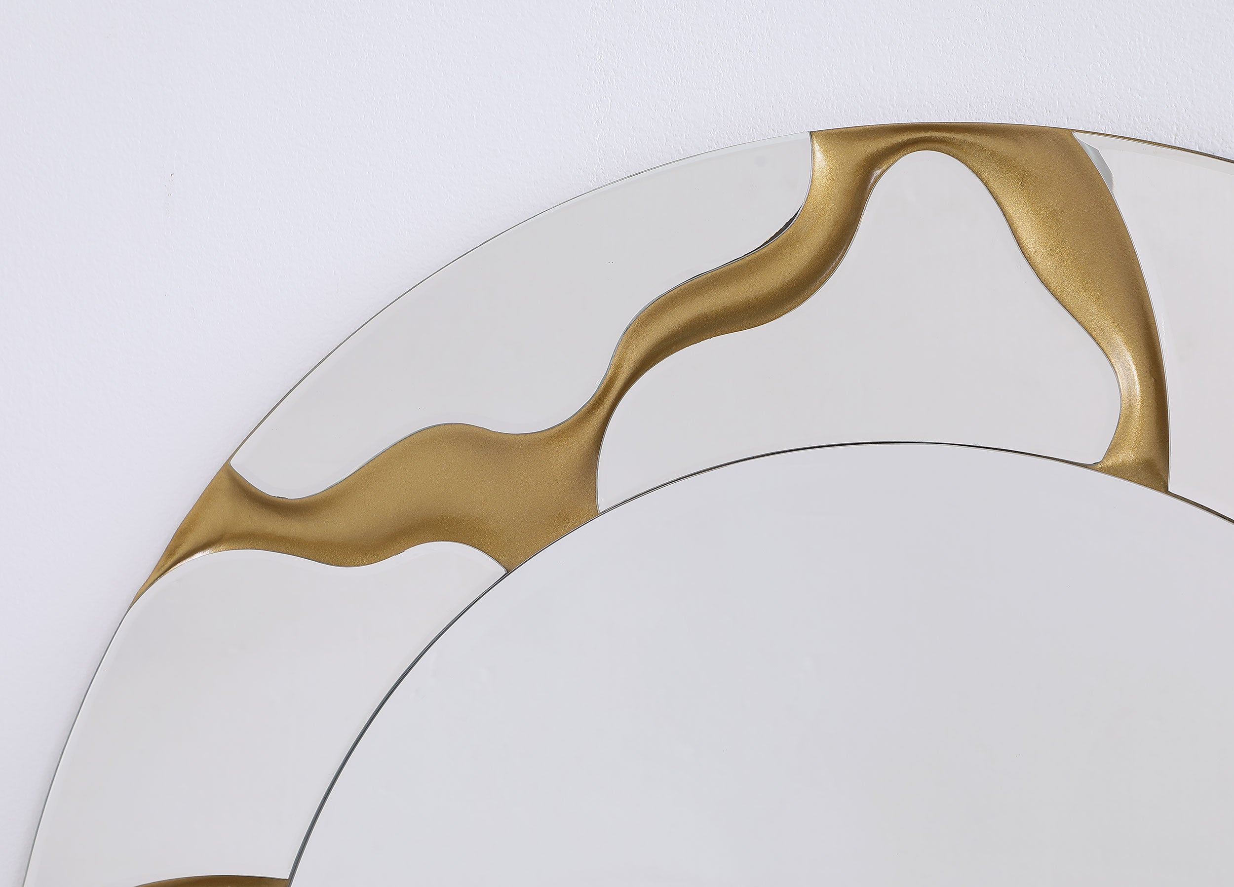 Dorinda Wall Mirror - Luxury Home Furniture (MI)