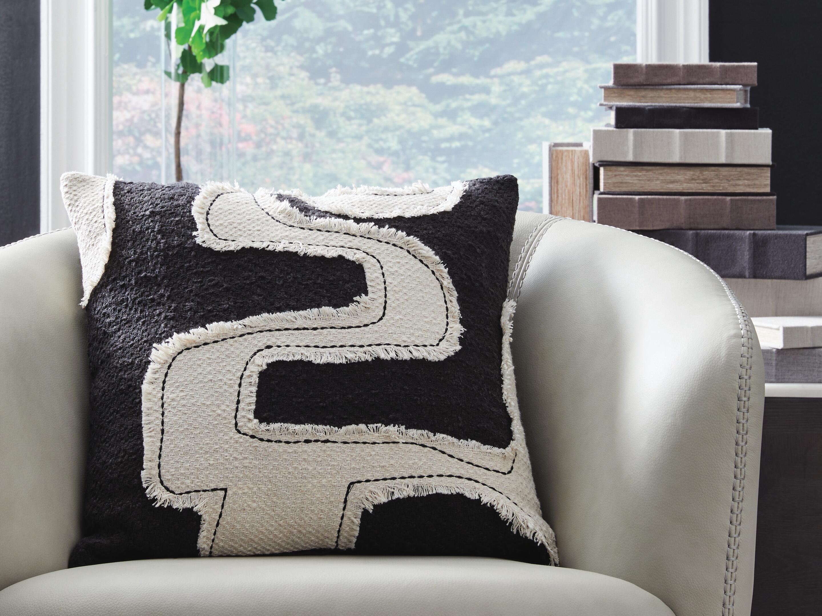 Veerbank Pillow (Set of 4) - Luxury Home Furniture (MI)