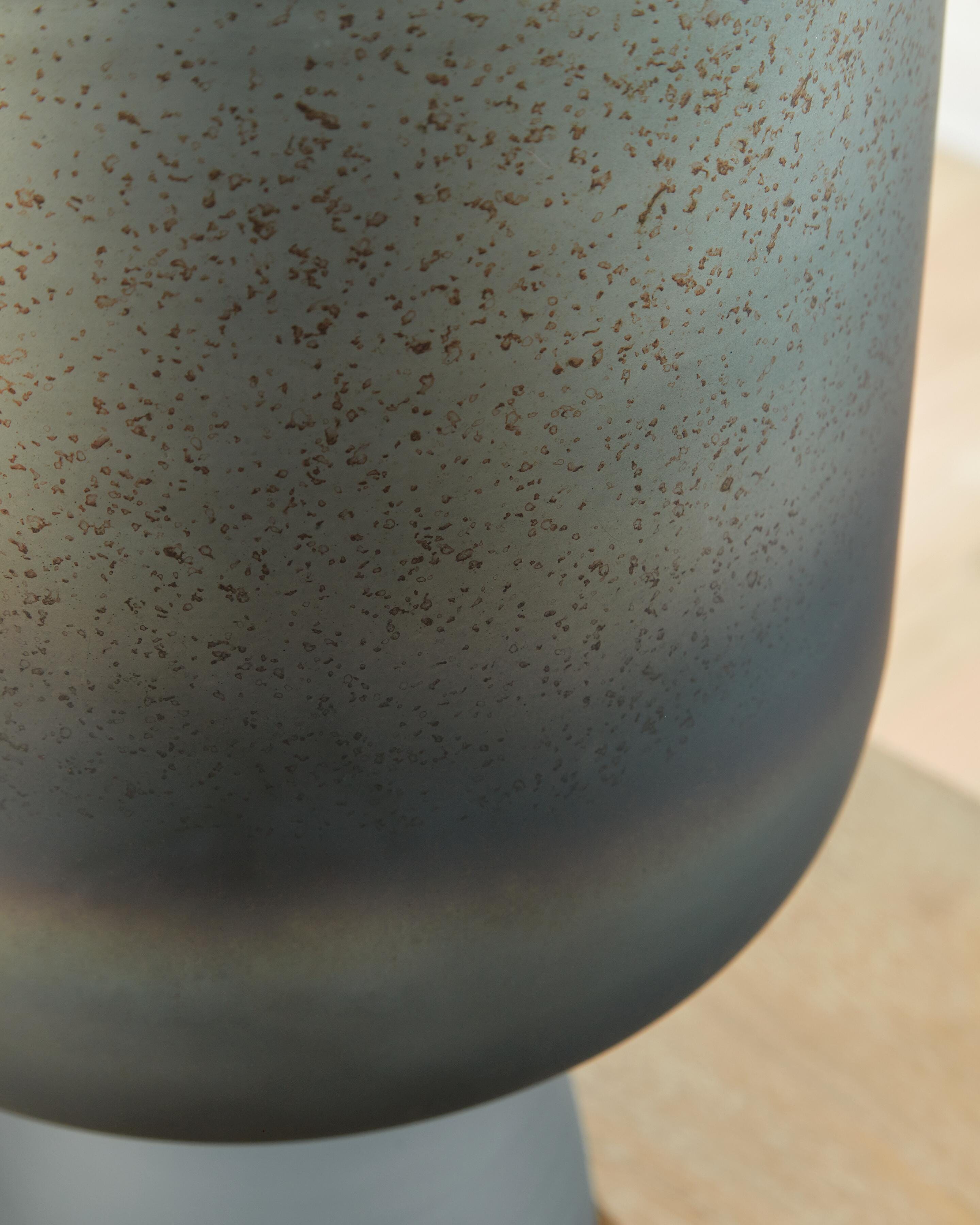 Pennmore Vase - Luxury Home Furniture (MI)