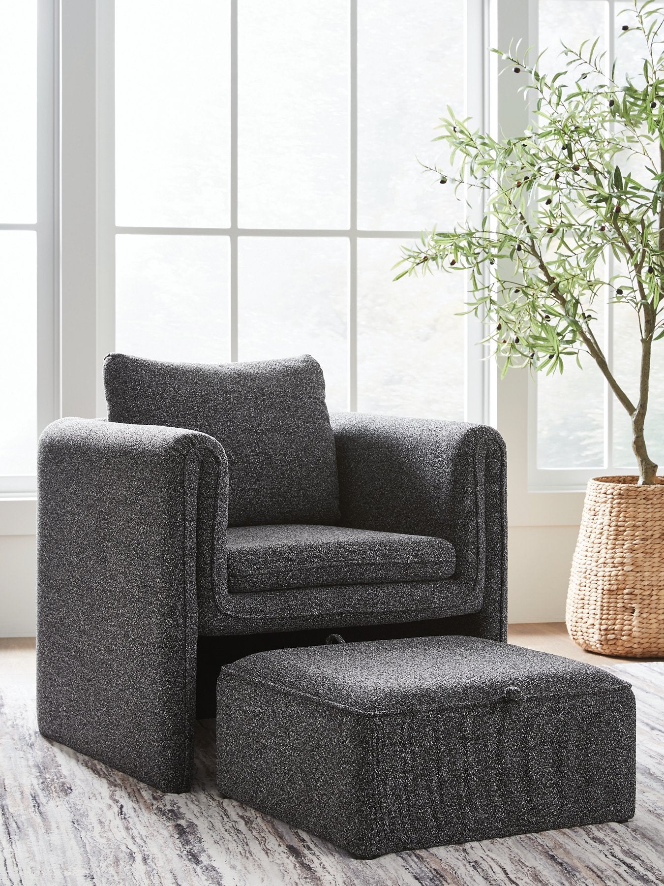 Vreni Accent Chair - Luxury Home Furniture (MI)