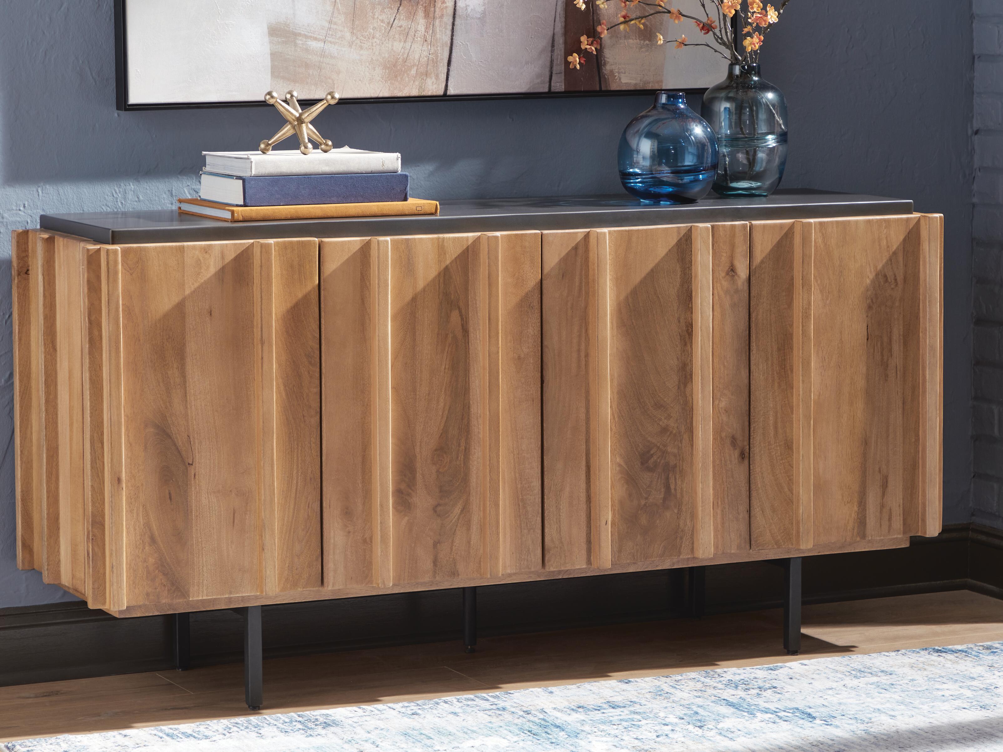 Quintavious Accent Cabinet - Luxury Home Furniture (MI)