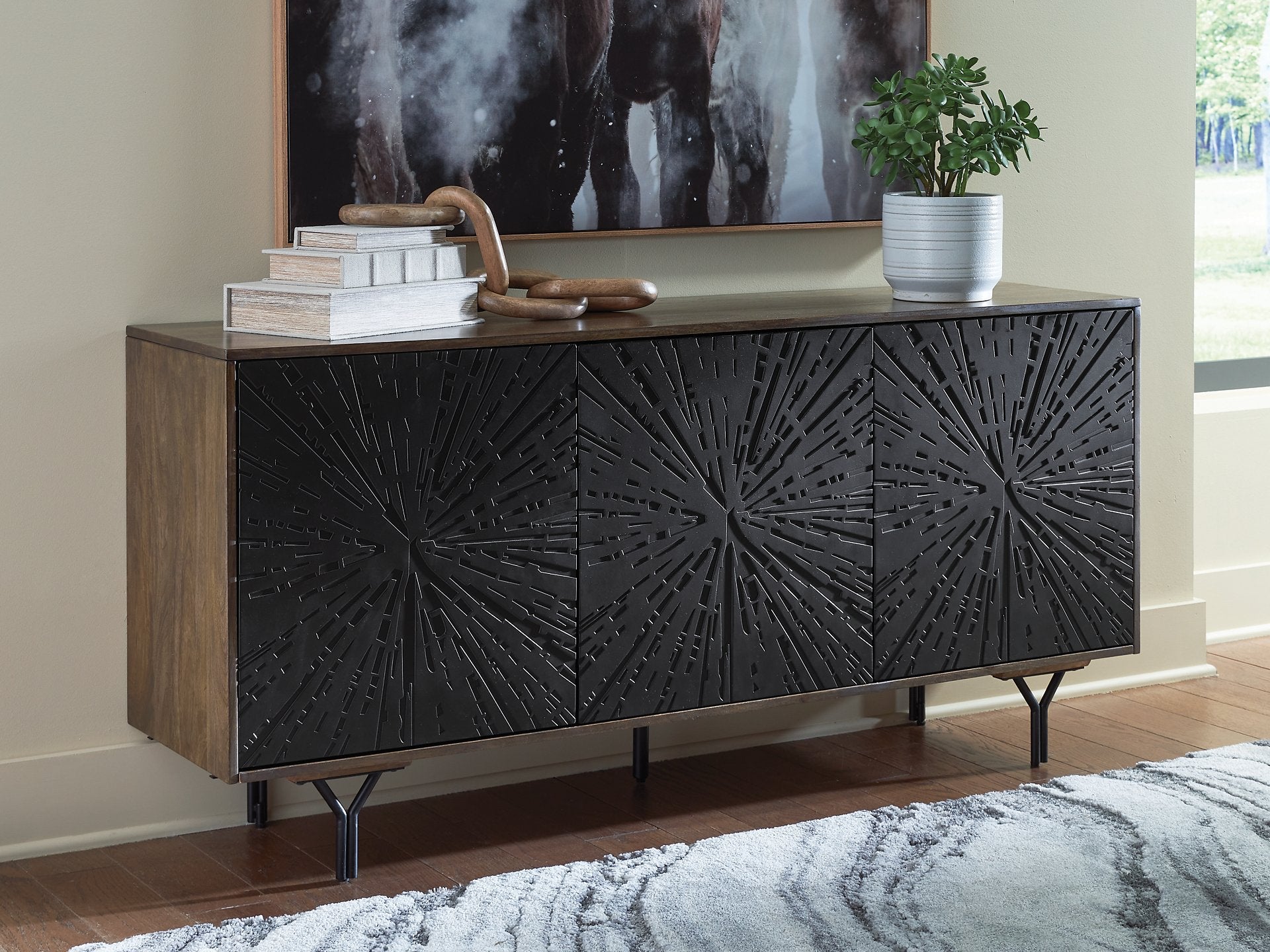 Lavinmont Accent Cabinet - Luxury Home Furniture (MI)
