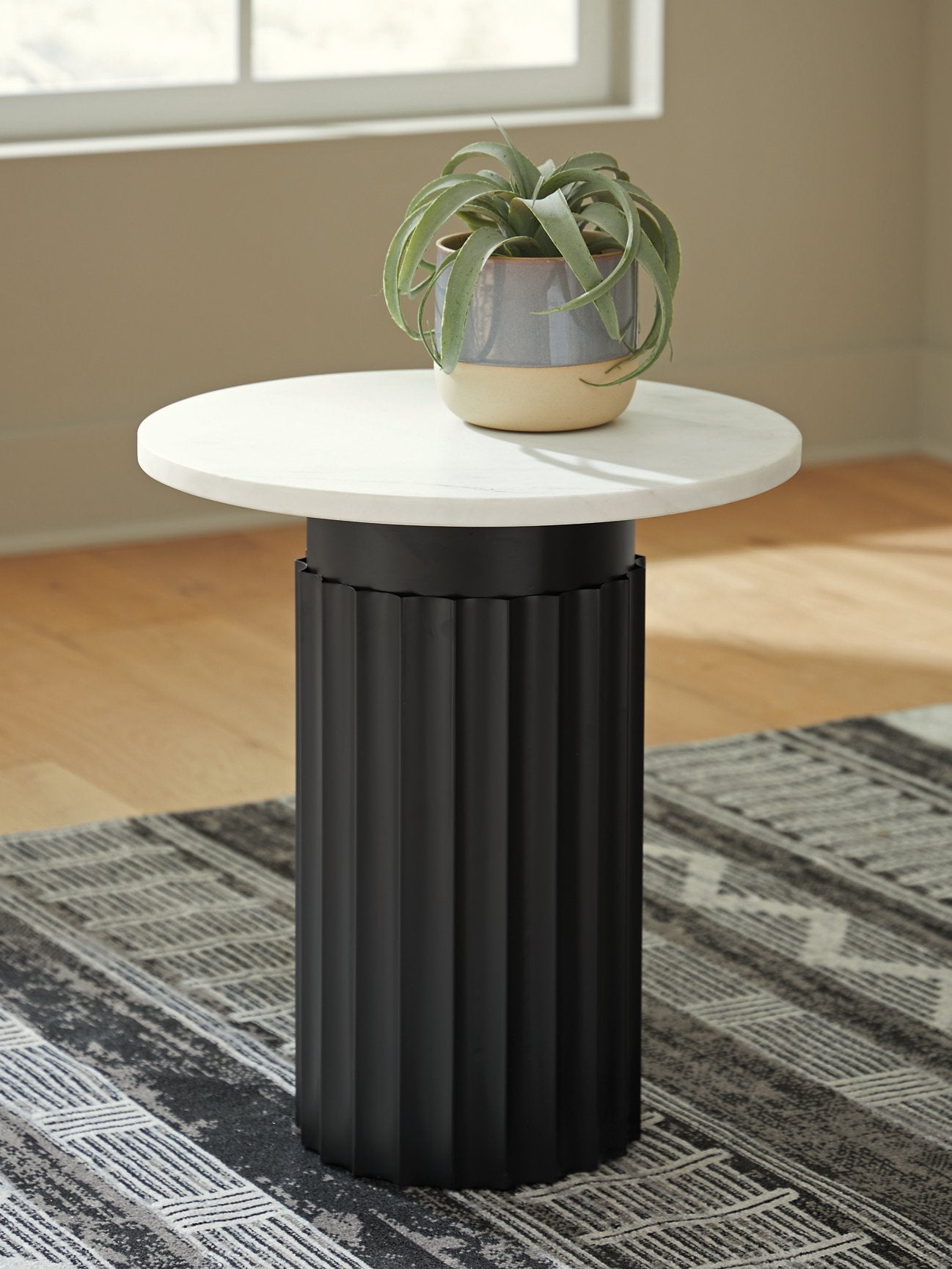 Wainstone Accent Table - Luxury Home Furniture (MI)
