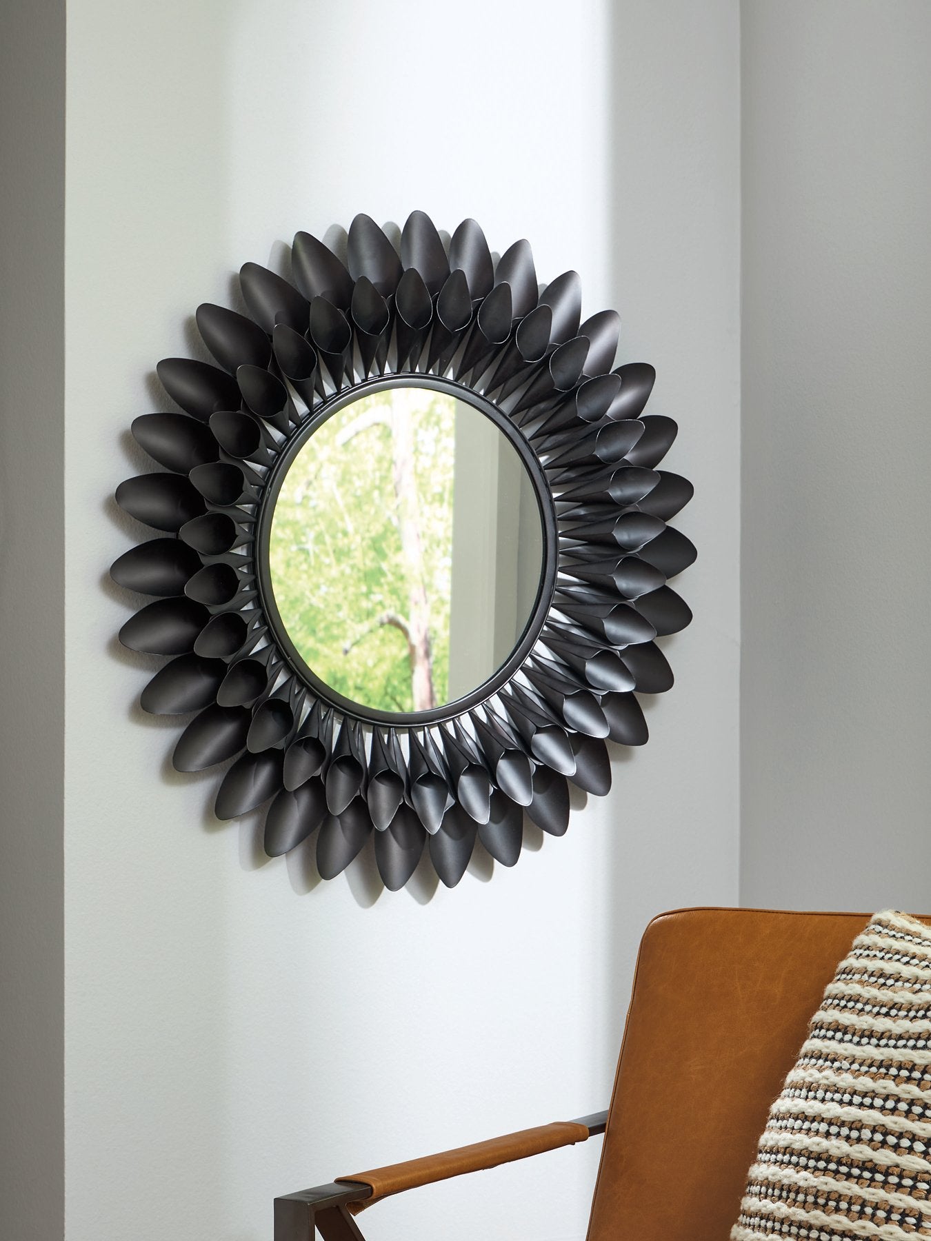 Ryenmour Accent Mirror - Luxury Home Furniture (MI)