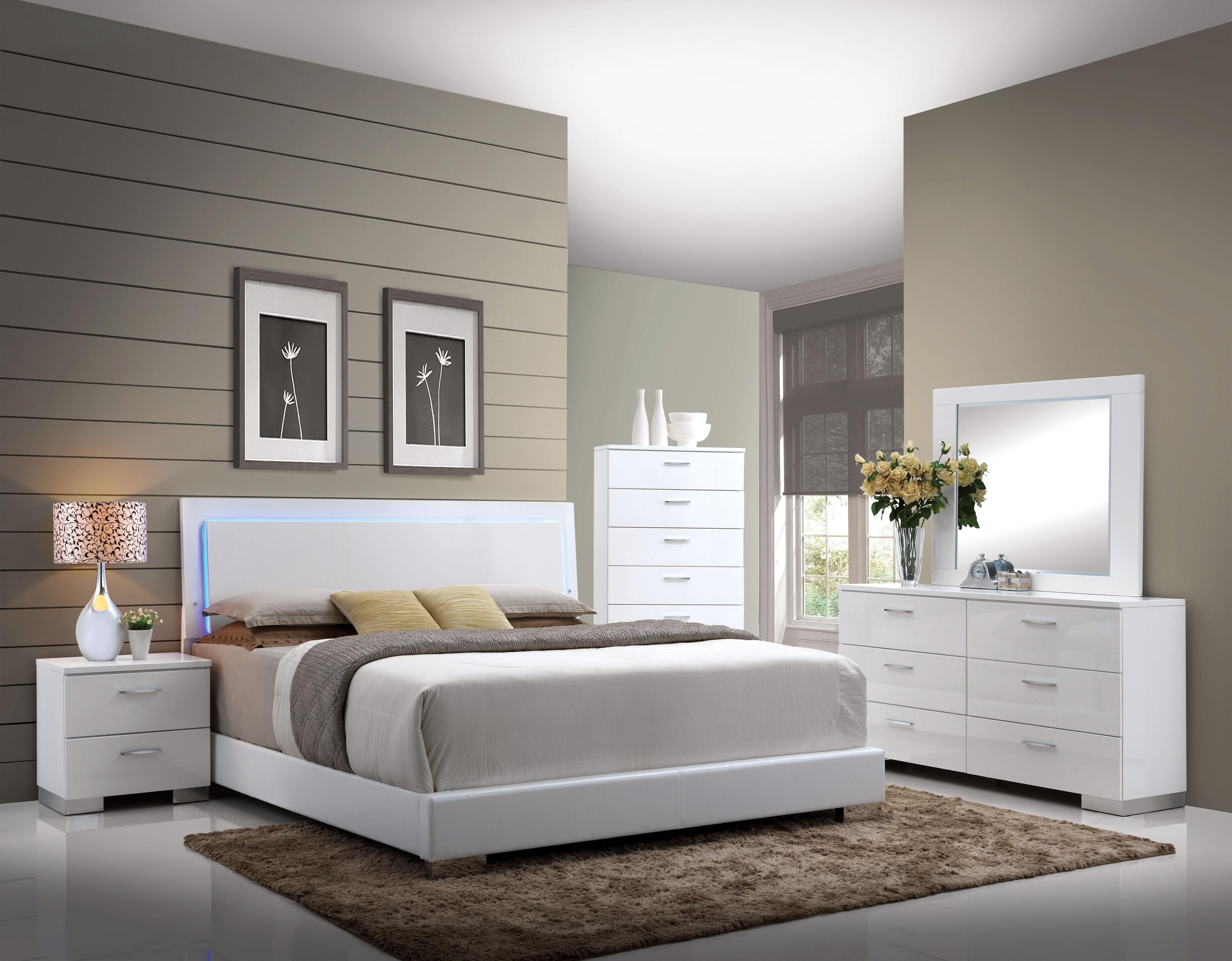 Lorimar White PU & Chrome Leg Queen Bed - Luxury Home Furniture (MI)