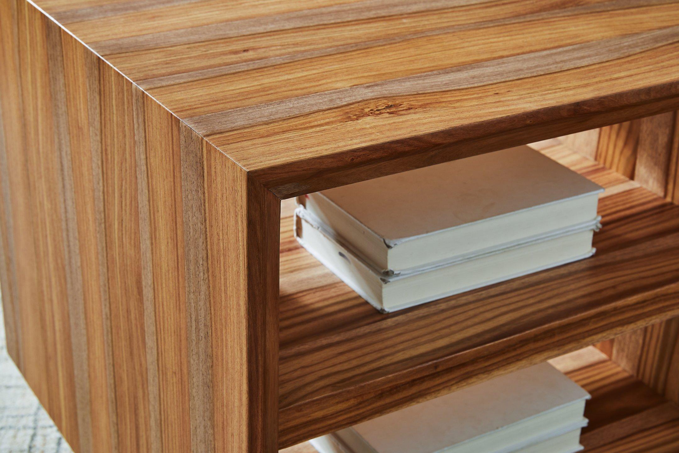 Dressonni End Table - Luxury Home Furniture (MI)