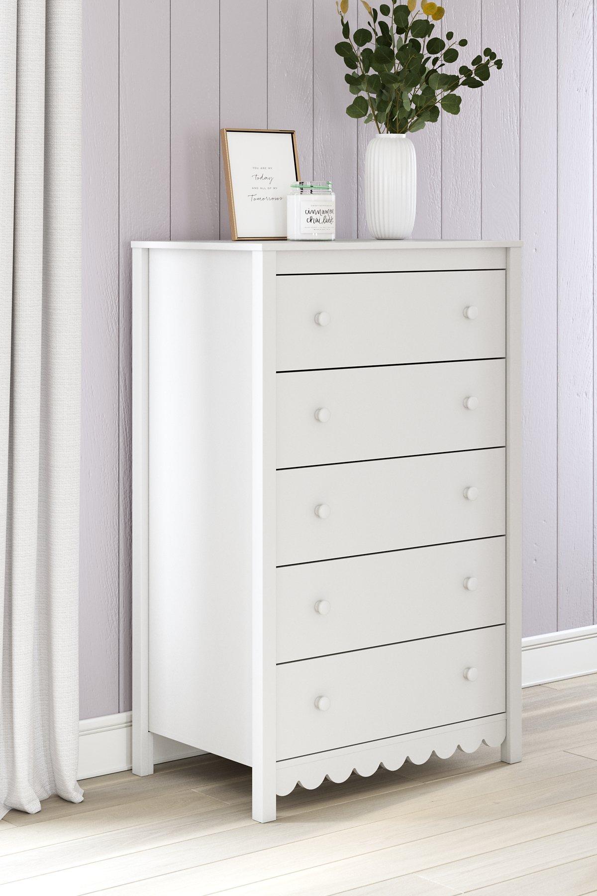 Hallityn Chest of Drawers - Luxury Home Furniture (MI)