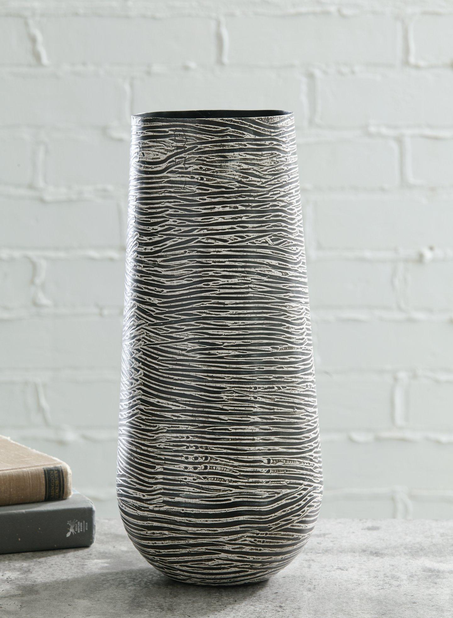 Fynn Vase - Luxury Home Furniture (MI)