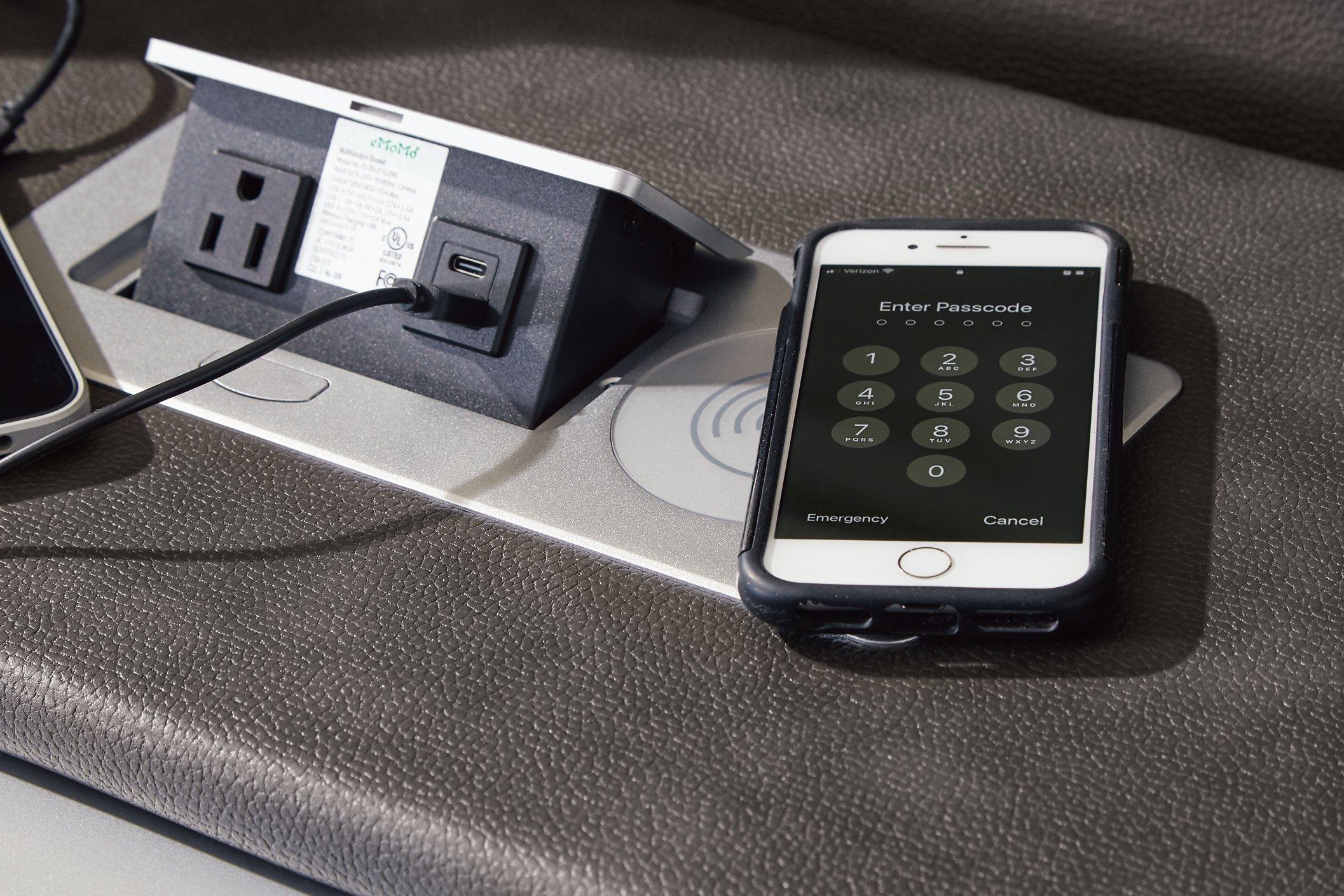 Fyne-Dyme Living Room Set - Luxury Home Furniture (MI)