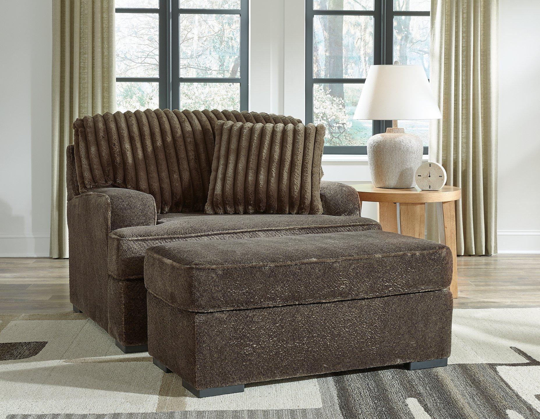 Aylesworth Upholstery Package - Luxury Home Furniture (MI)
