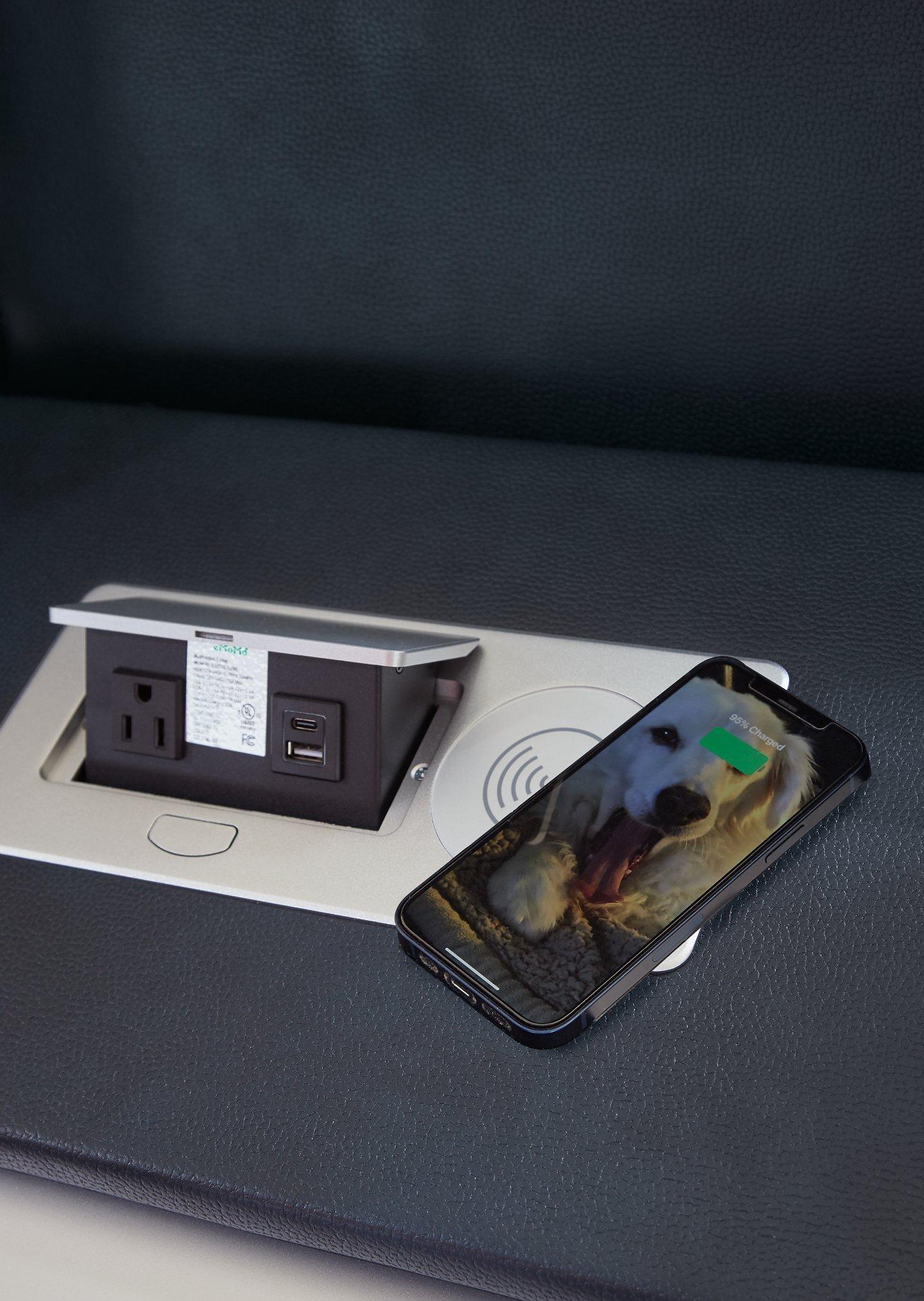 Fyne-Dyme Living Room Set - Luxury Home Furniture (MI)