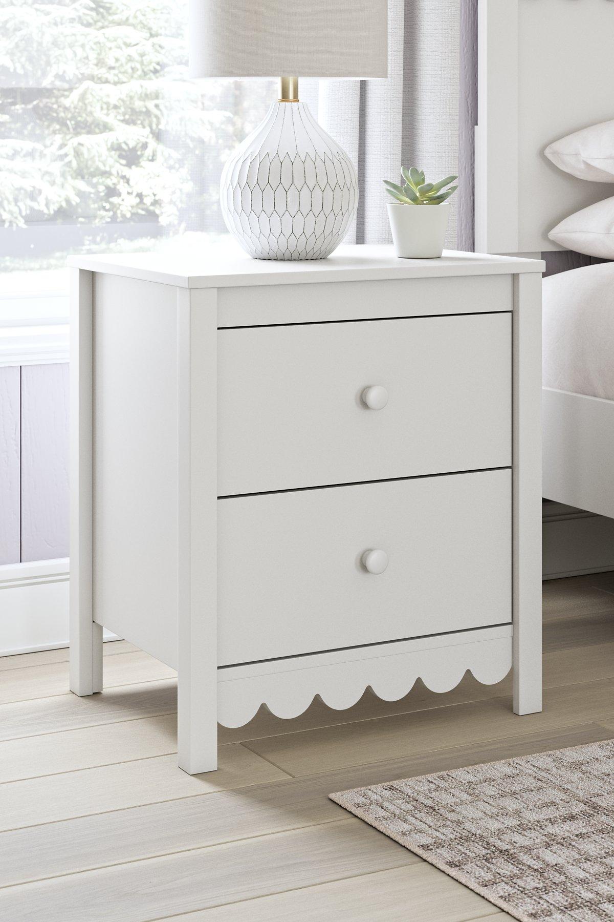 Hallityn Nightstand - Luxury Home Furniture (MI)