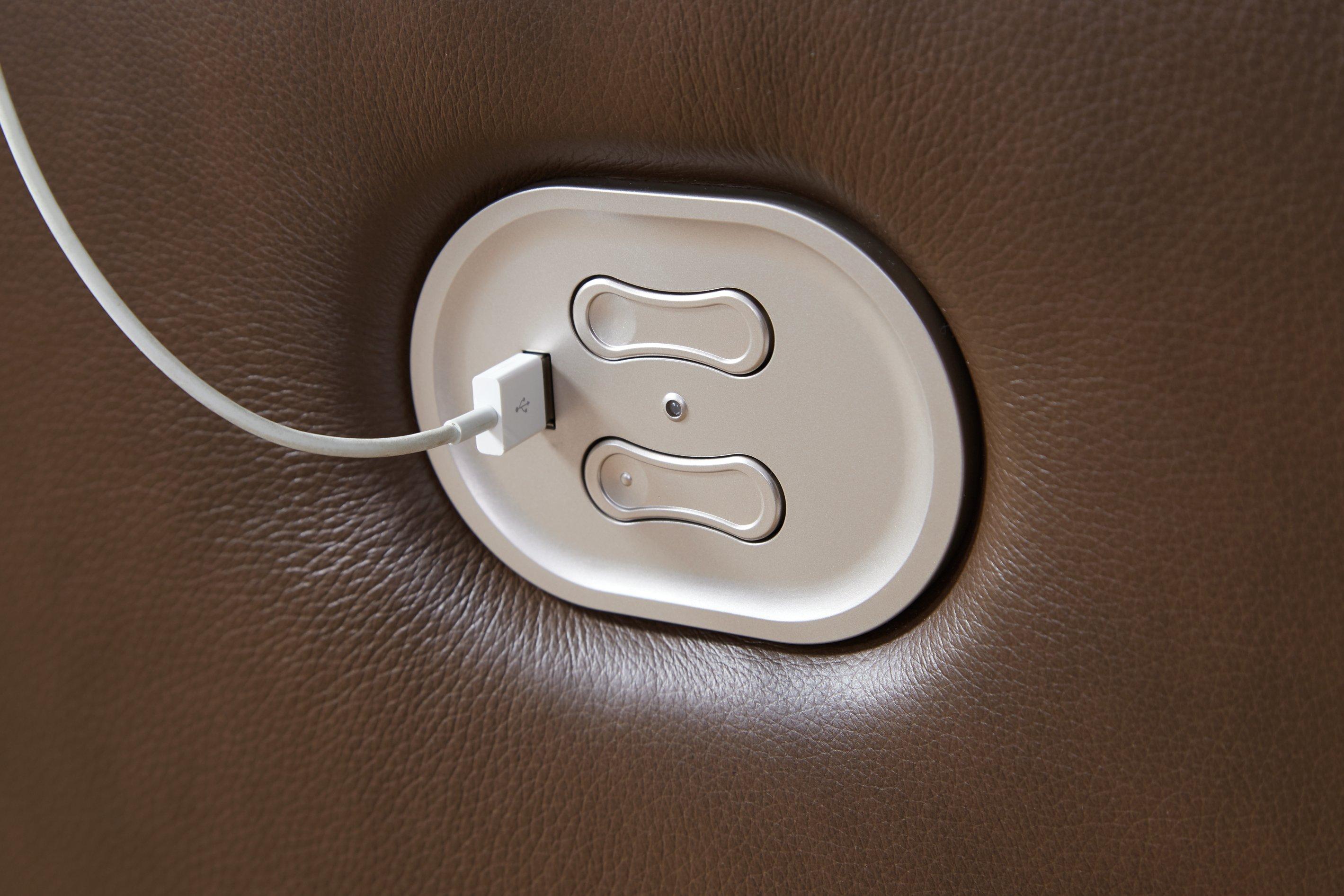 VonRyan Living Room Set - Luxury Home Furniture (MI)