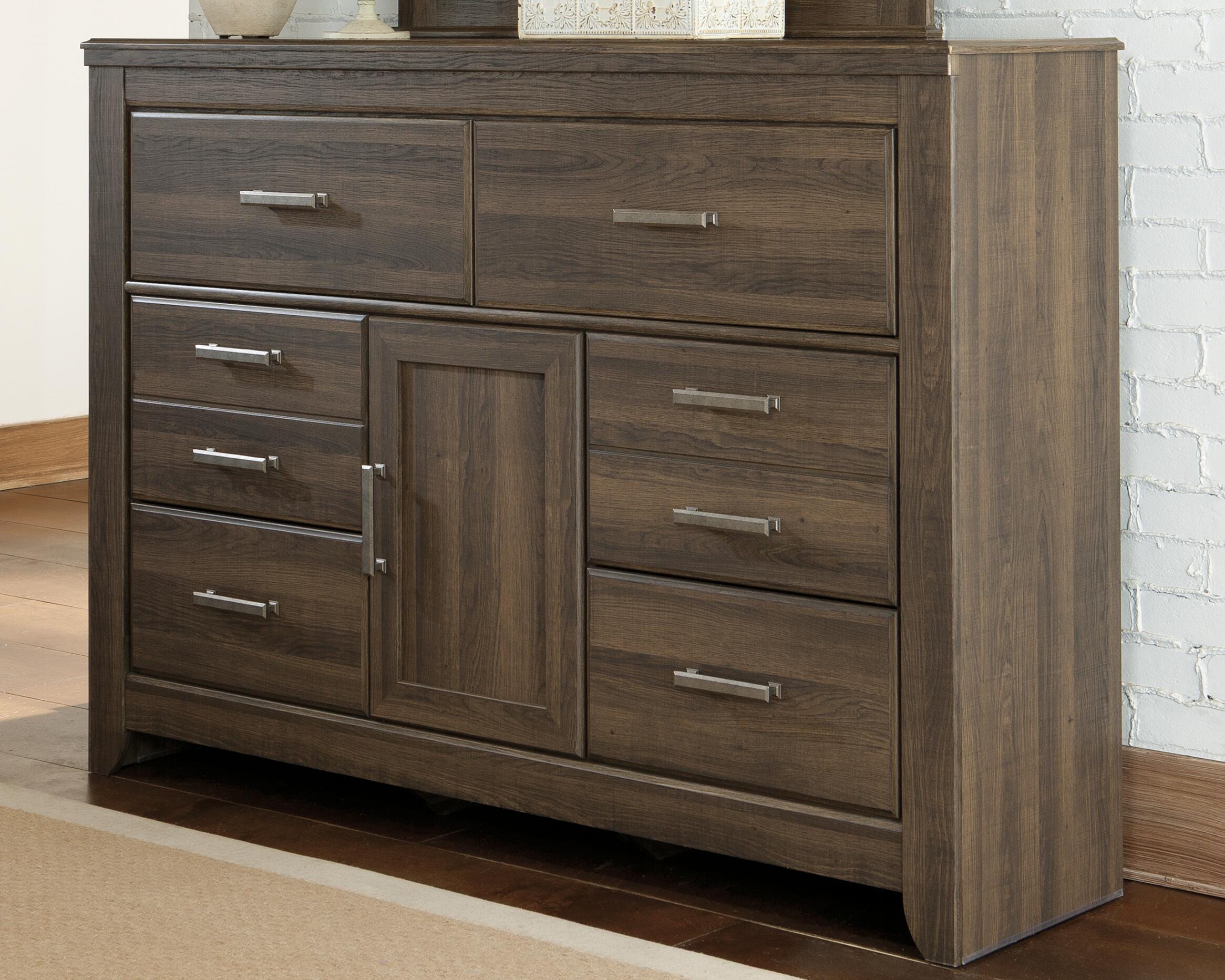Juararo Dresser - Luxury Home Furniture (MI)