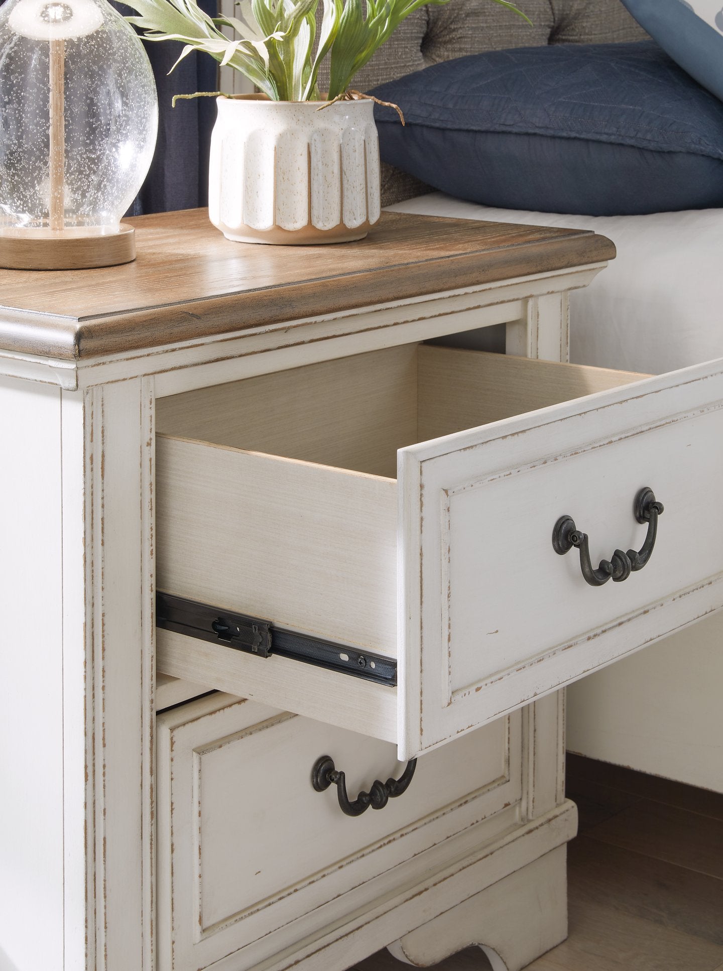 Blendon Nightstand - Luxury Home Furniture (MI)