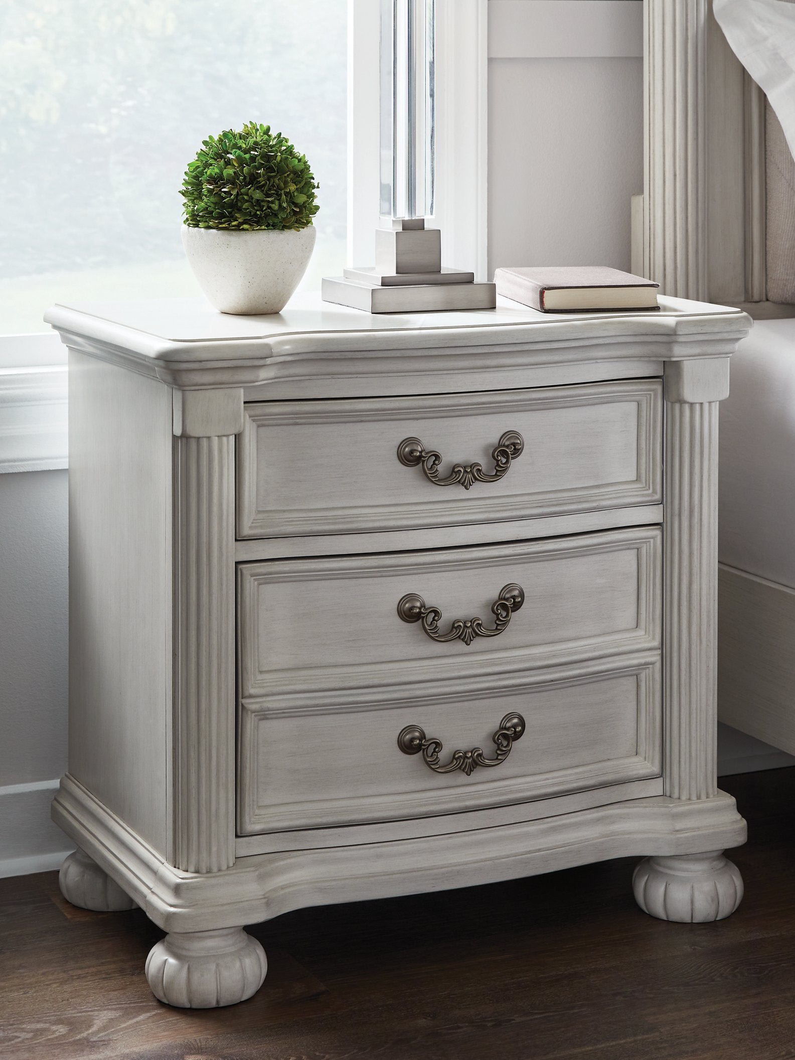 Montelaine Nightstand - Luxury Home Furniture (MI)
