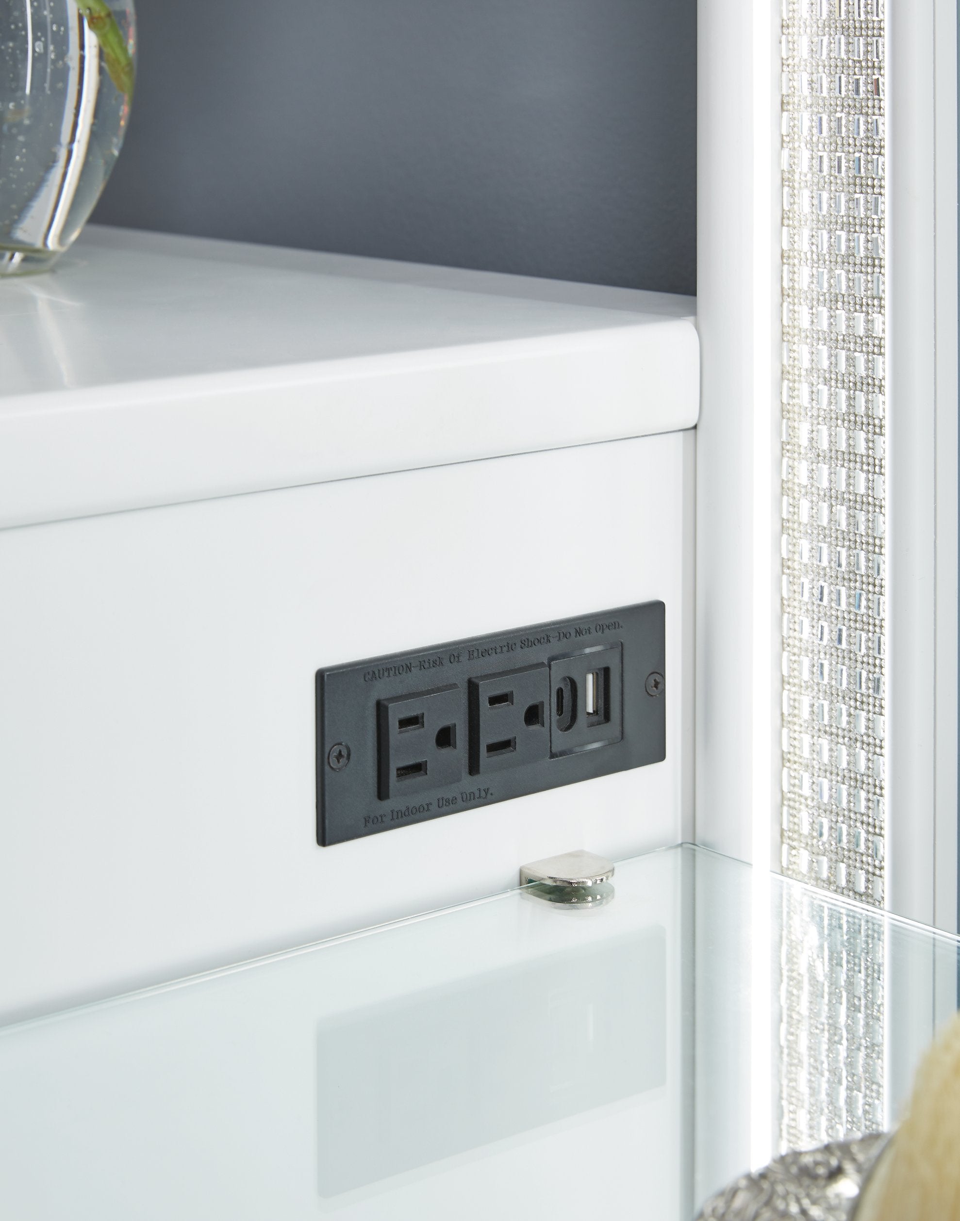 Chalanna Vanity with Mirror - Luxury Home Furniture (MI)