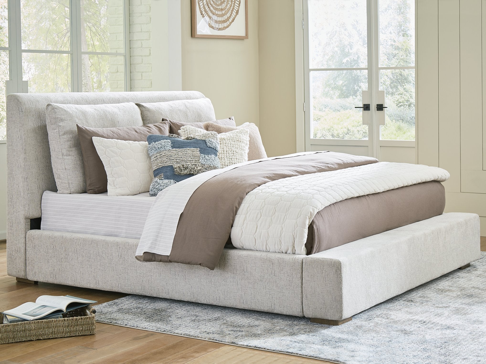 Cabalynn Upholstered Bed - Luxury Home Furniture (MI)