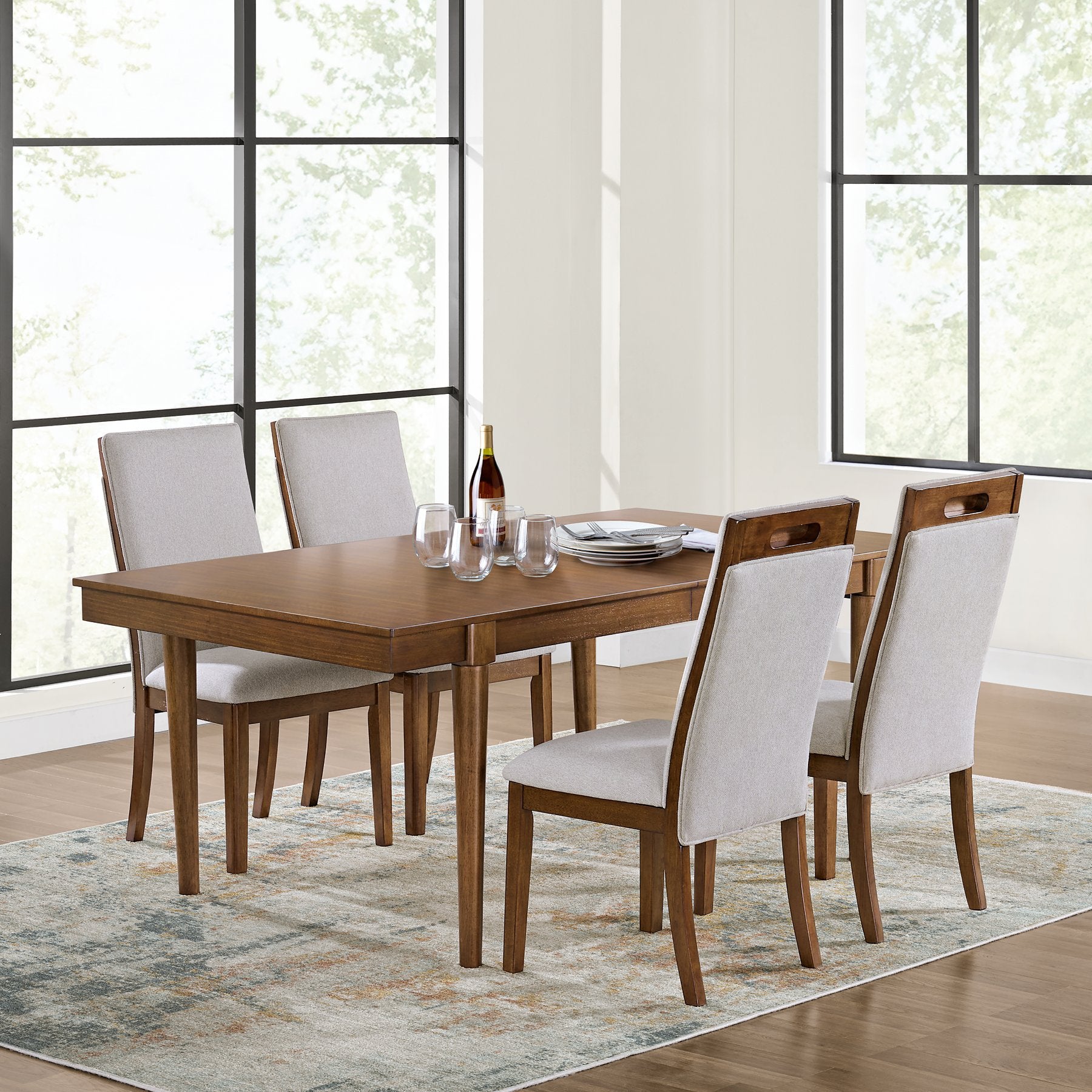 Lyncott Dining Room Set - Luxury Home Furniture (MI)