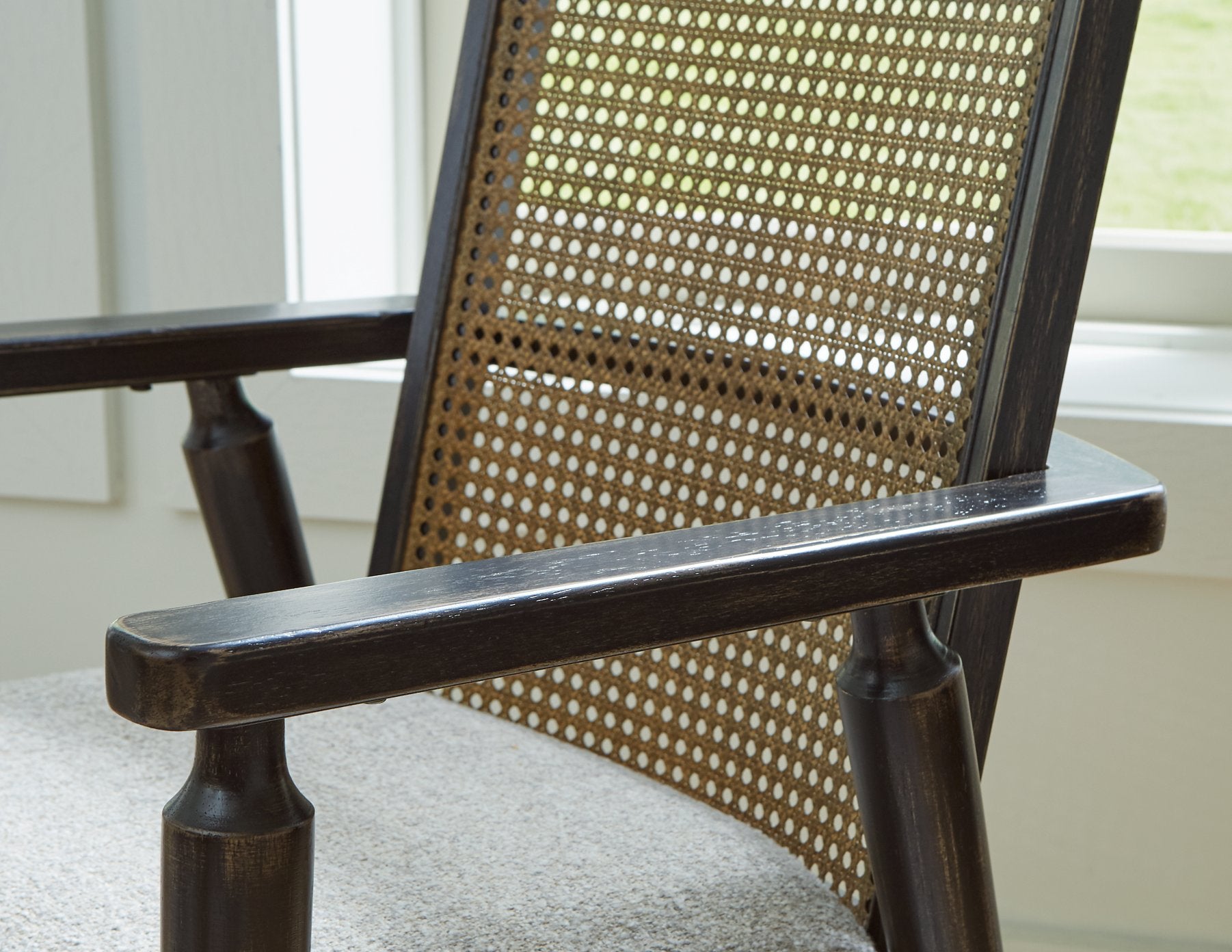 Galliden Dining Arm Chair - Luxury Home Furniture (MI)