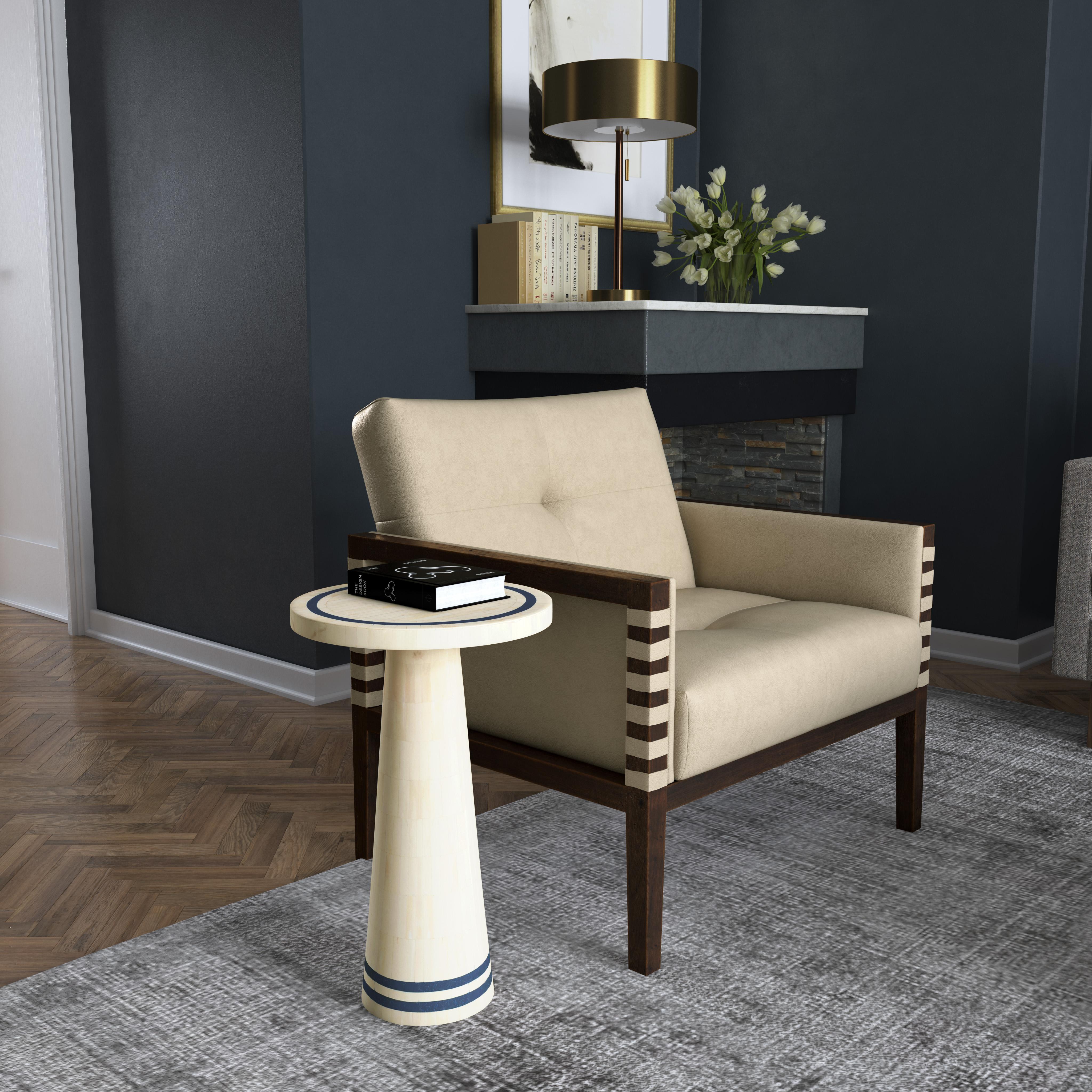 Carverdale Leather Club Chair w/Wood Frame - CC401-082