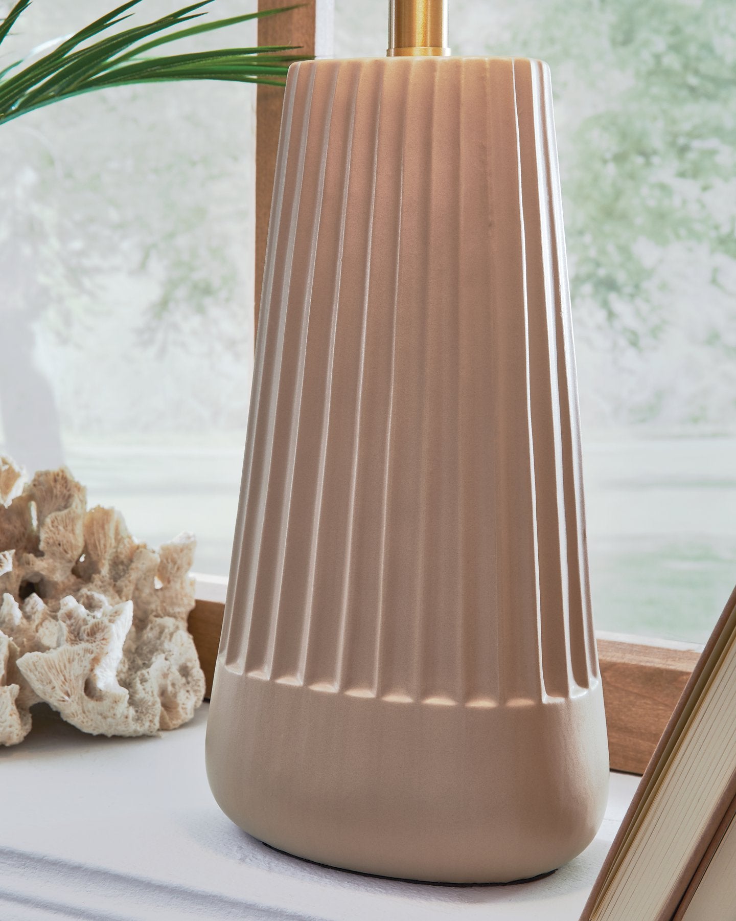 Dellner Table Lamp - Luxury Home Furniture (MI)