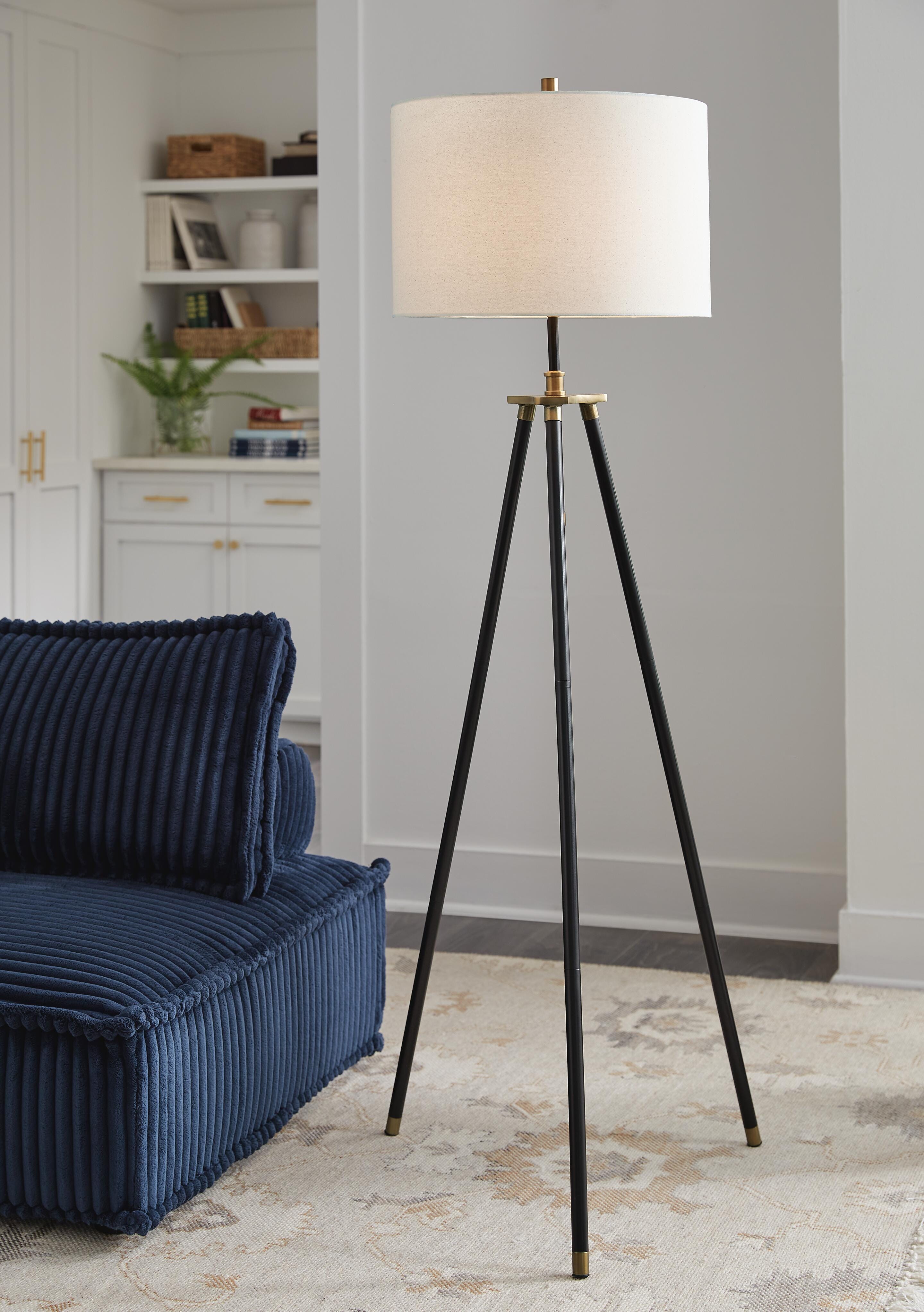 Cashner Floor Lamp - Luxury Home Furniture (MI)