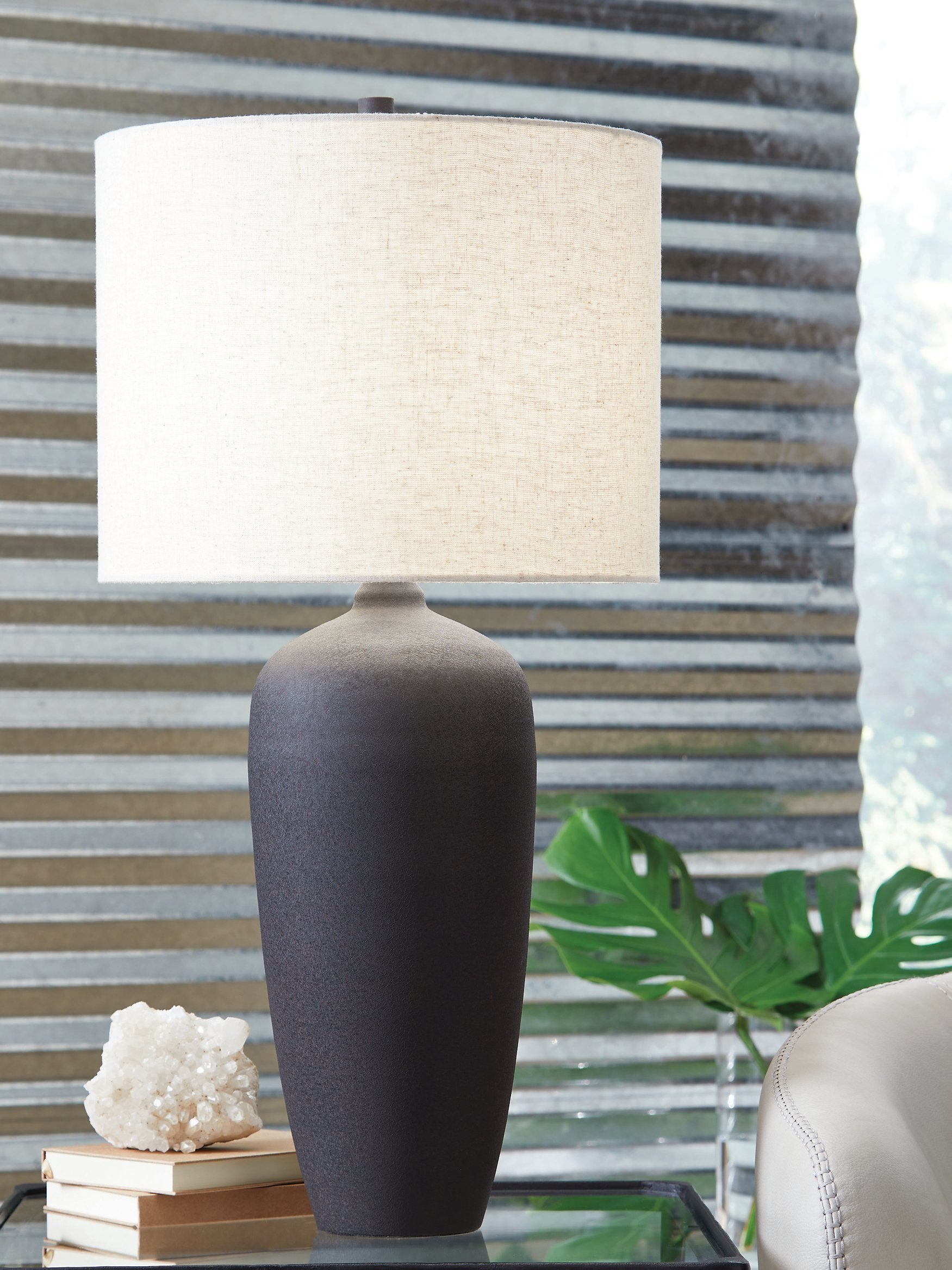 Ryenburg Table Lamp - Luxury Home Furniture (MI)