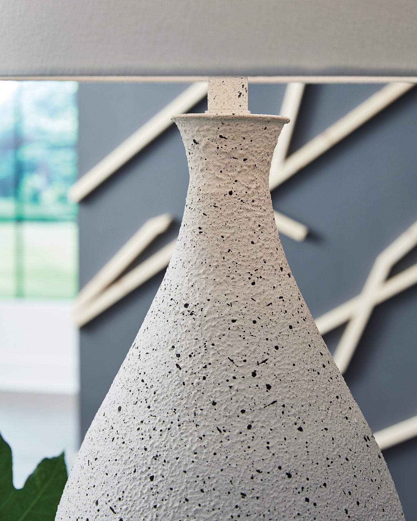 Wyattford Table Lamp - Luxury Home Furniture (MI)