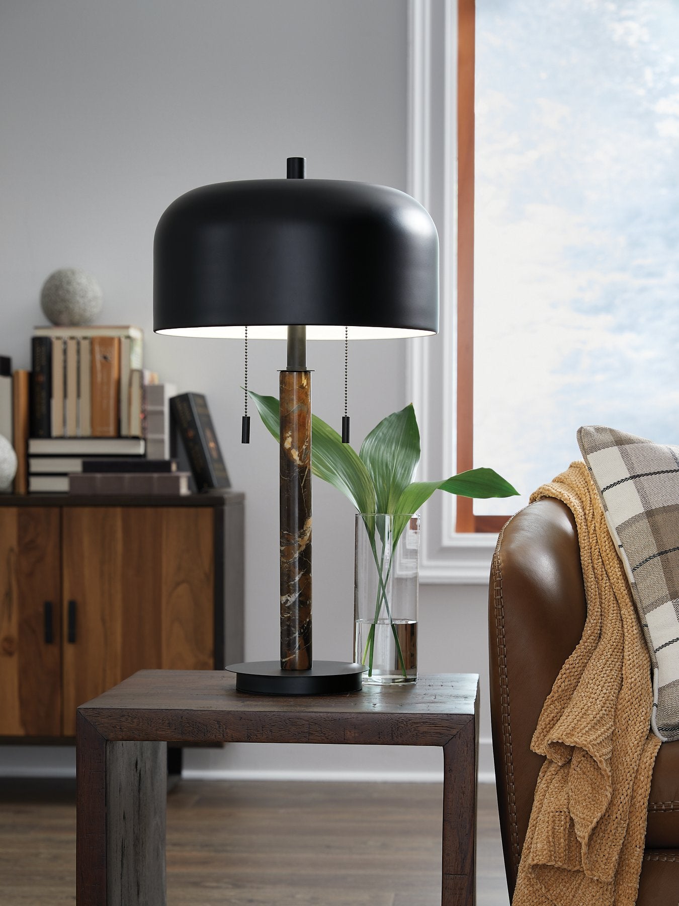 Alanbert Table Lamp - Luxury Home Furniture (MI)