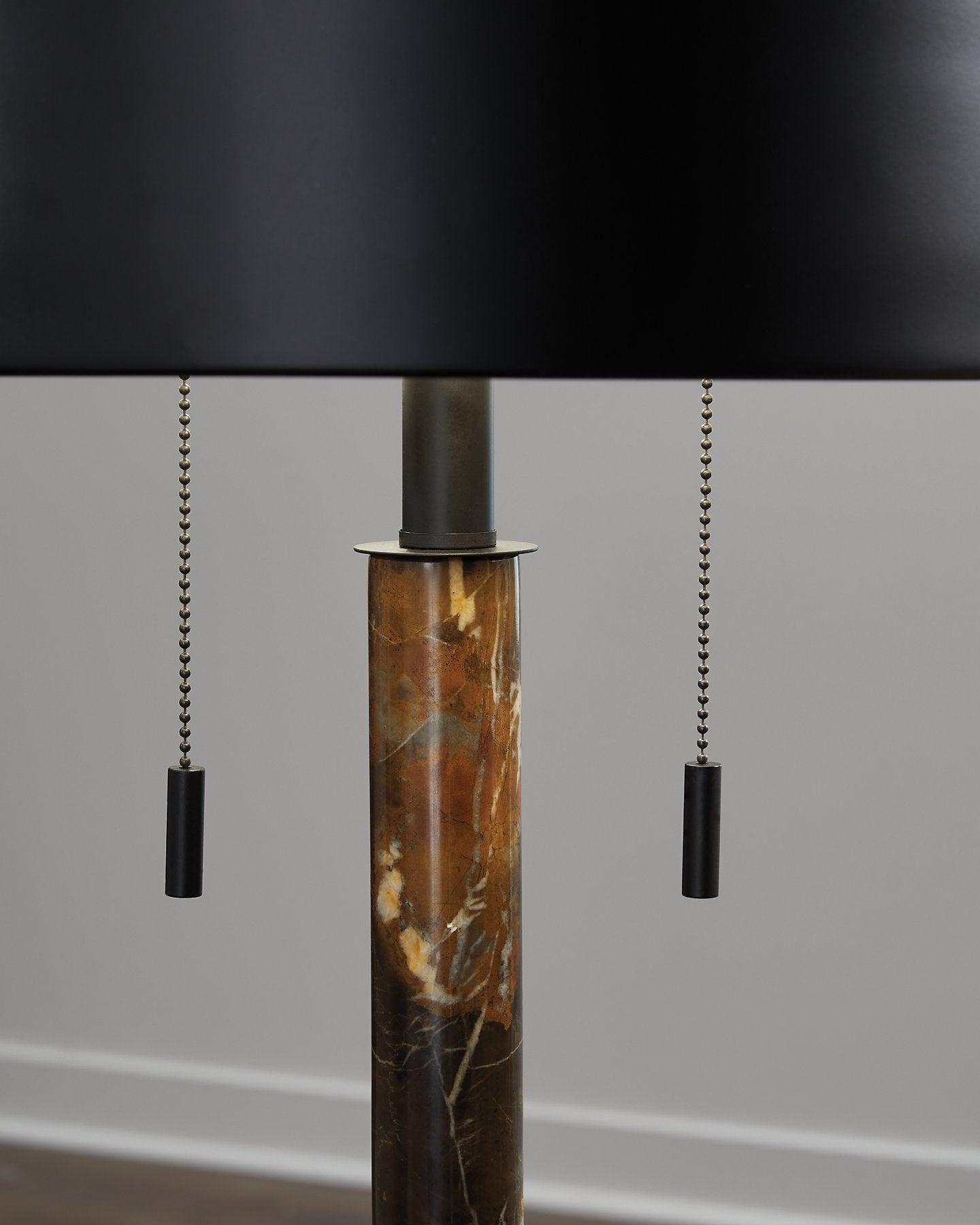 Alanbert Table Lamp - Luxury Home Furniture (MI)