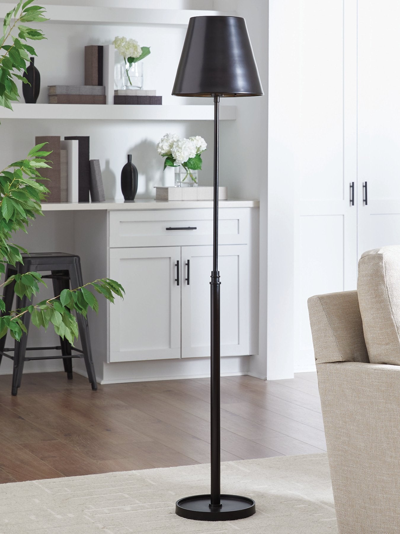 Wimner Floor Lamp - Luxury Home Furniture (MI)