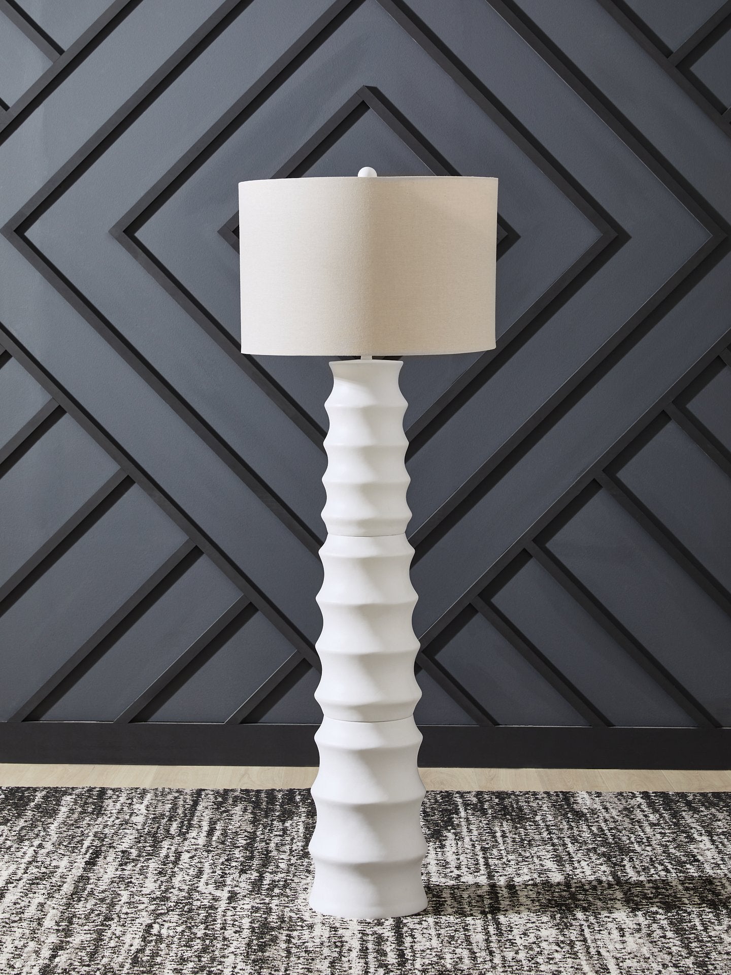 Veraleigh Floor Lamp - Luxury Home Furniture (MI)