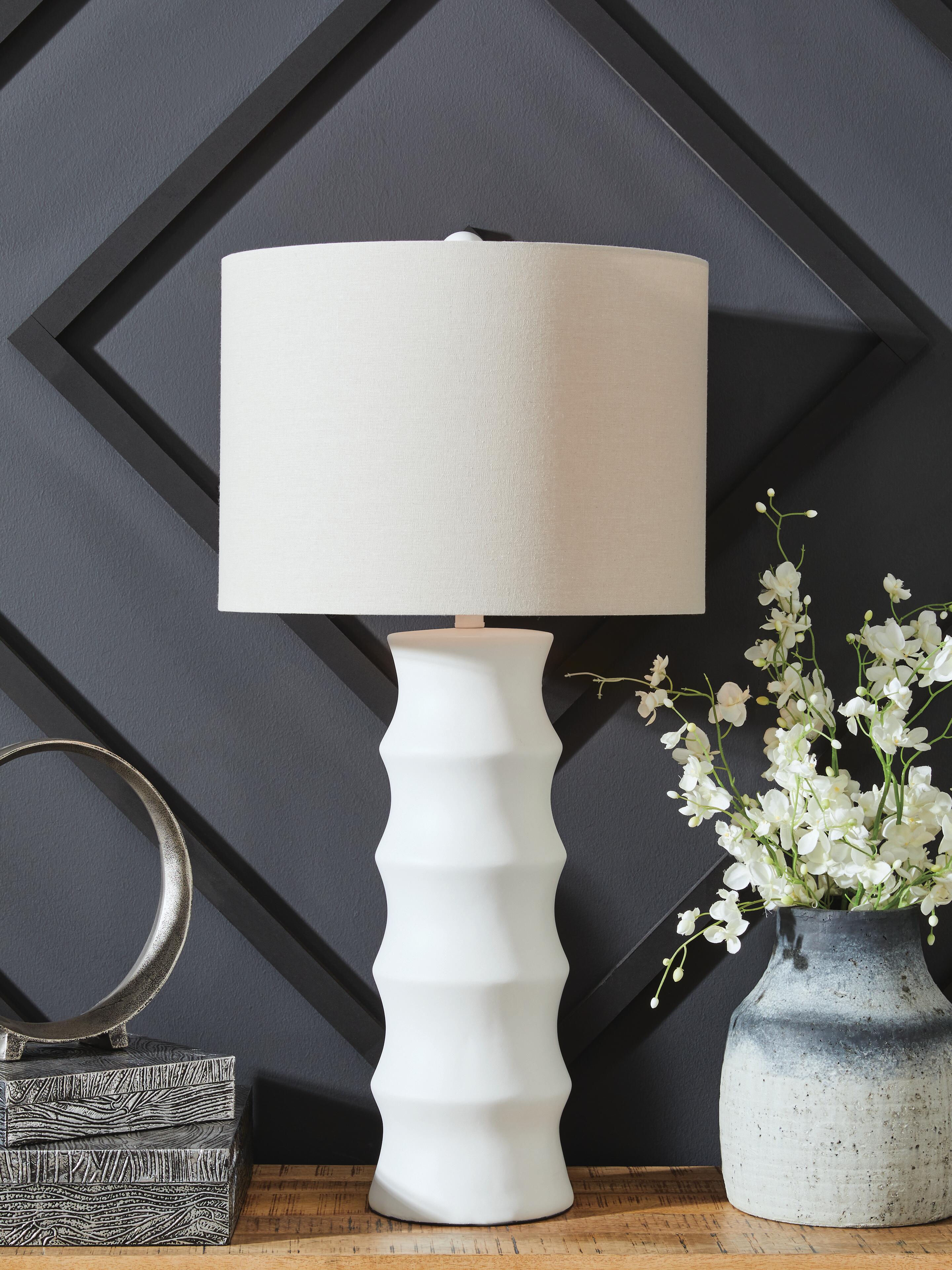 Veraleigh Table Lamp - Luxury Home Furniture (MI)