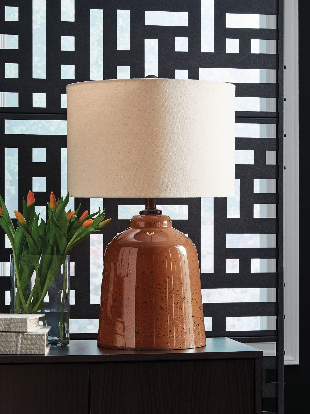 Aaleahya Table Lamp - Luxury Home Furniture (MI)