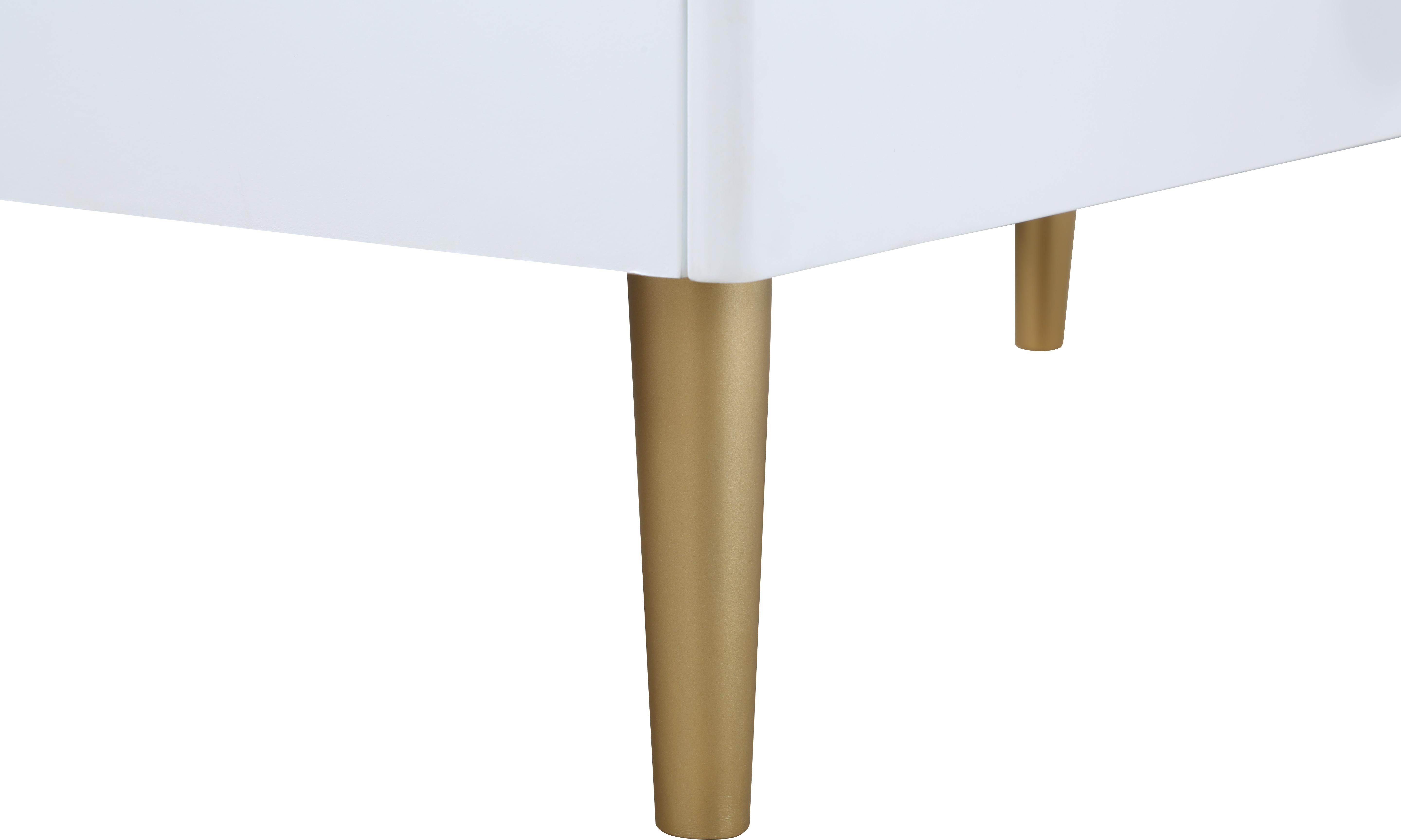 Zayne White Chest - Luxury Home Furniture (MI)